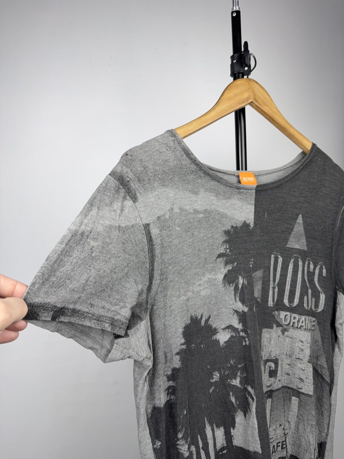 Hugo Boss 00s Retro Hugo Boss Orange Graphic Motel Palm Tee Men’s M Size US M / EU 48-50 / 2 - 4 Thumbnail