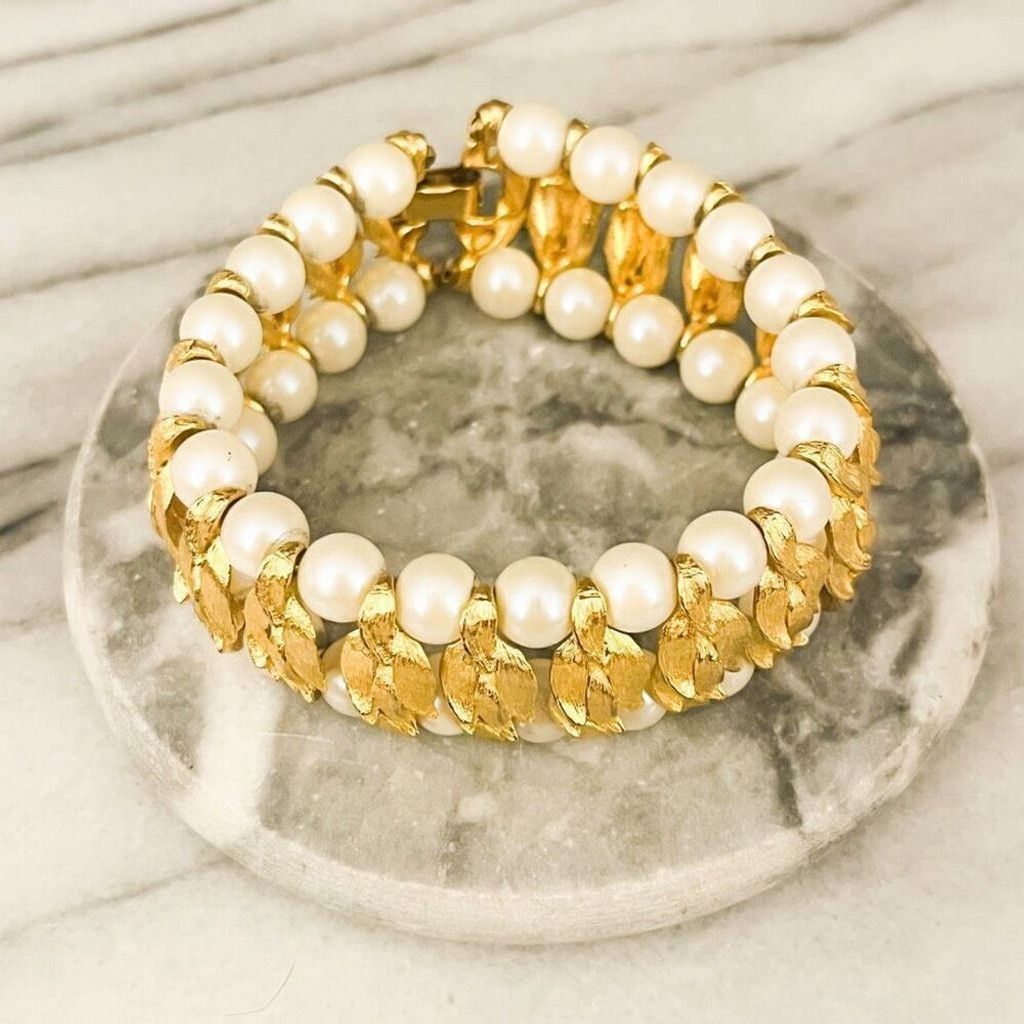 Vintage Vintage Pearl Bracelet Simulated Beads Gold Toned Size ONE SIZE - 2 Thumbnail