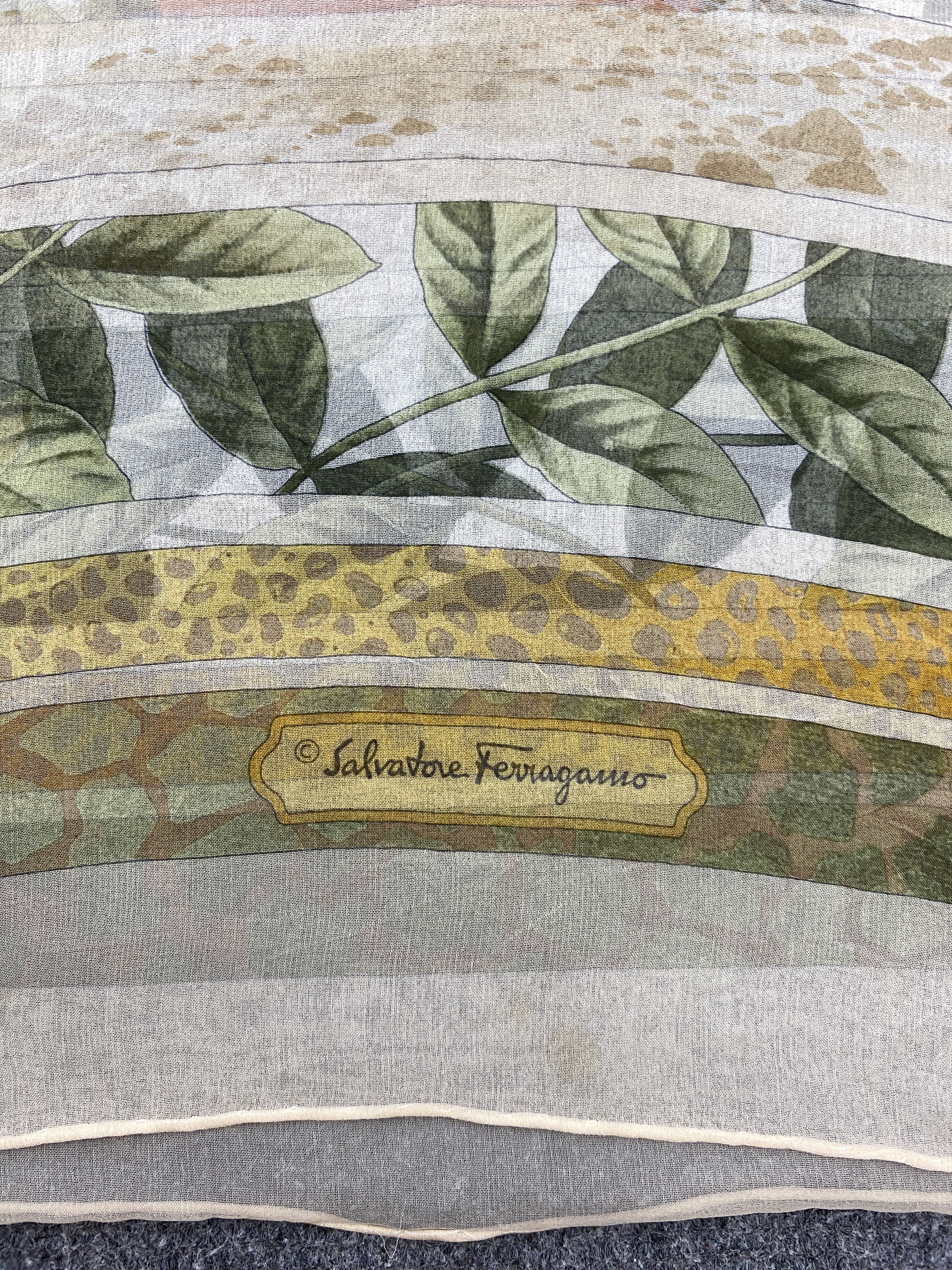 Salvatore Ferragamo × Vintage Salvatore Ferragamo Silk Scarf / Foulards / Babushka SN0018 Size ONE SIZE - 7 Thumbnail