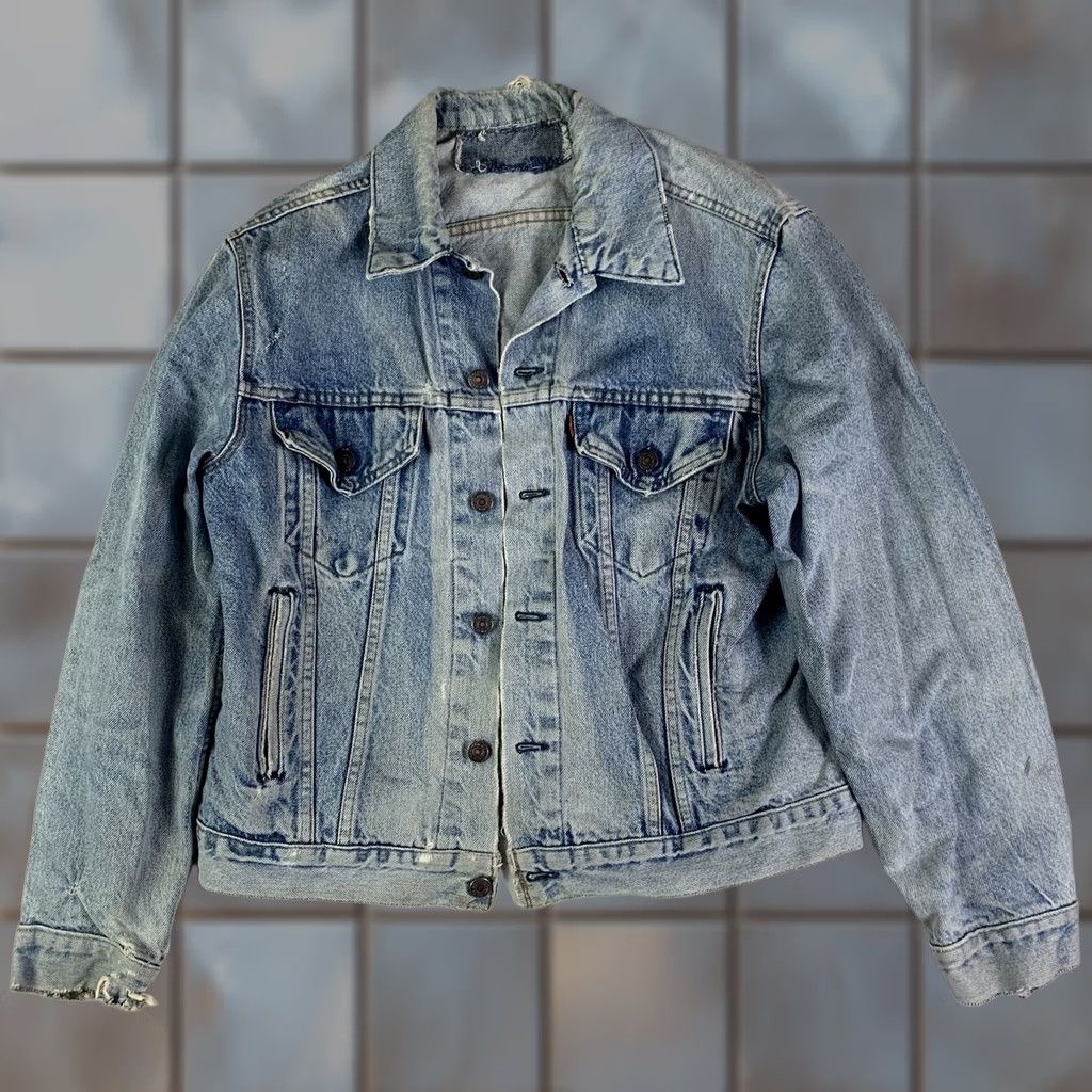 Levi's VINTAGE Levi's Trucker Jacket Blue Denim 80s Size L Men Regular Classic Button Made in USA 527 button Cowboy Western Workwear/Navy blue/Blue Size US L / EU 52-54 / 3 - 1 Thumbnail