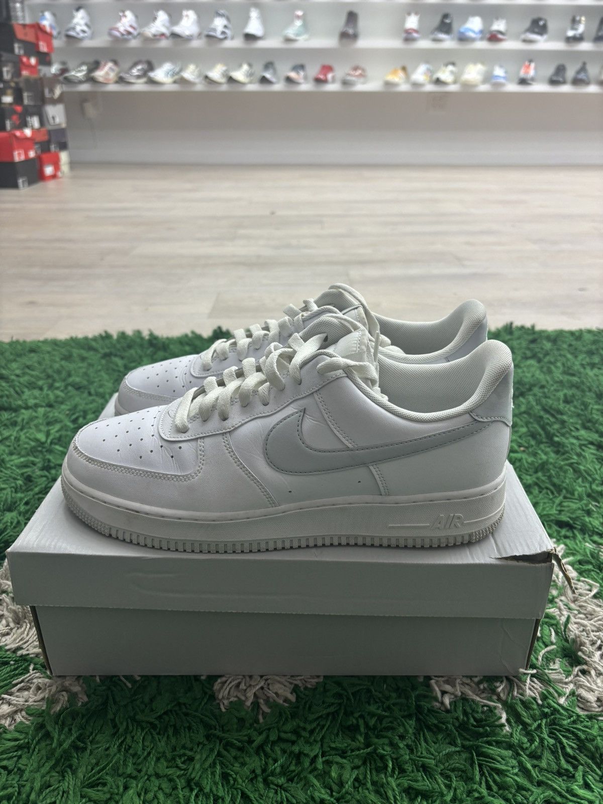 Nike ✅ Nike Air Force 1 07 White Light Smoke Grey Men Size 10.5 Size US 10.5 / EU 43-44 - 1 Thumbnail