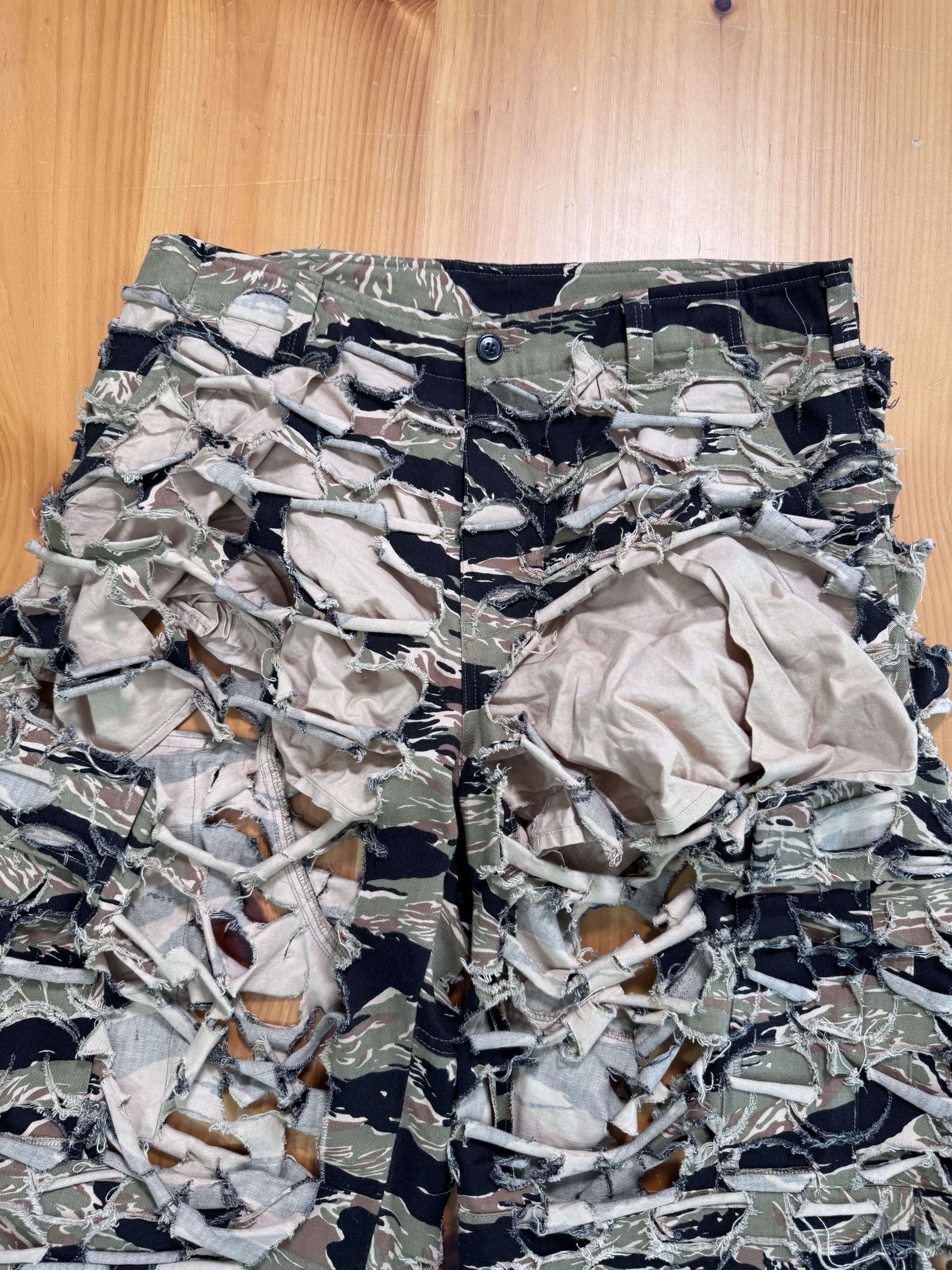 Vetements AW18 Runway Vetements Laser Cut Tiger Camo Cargo Pant Size US 34 / EU 50 - 4 Thumbnail