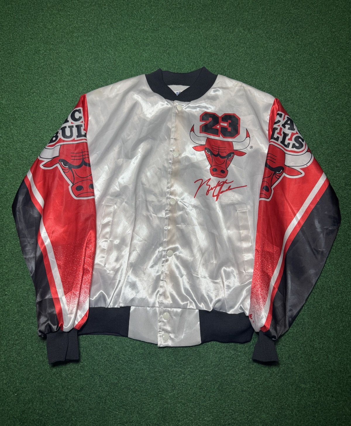 Chalk Line Chalk Line Bulls Michael Jordan Jacket 90s Large NBA 25x27 Size US L / EU 52-54 / 3 - 3 Thumbnail