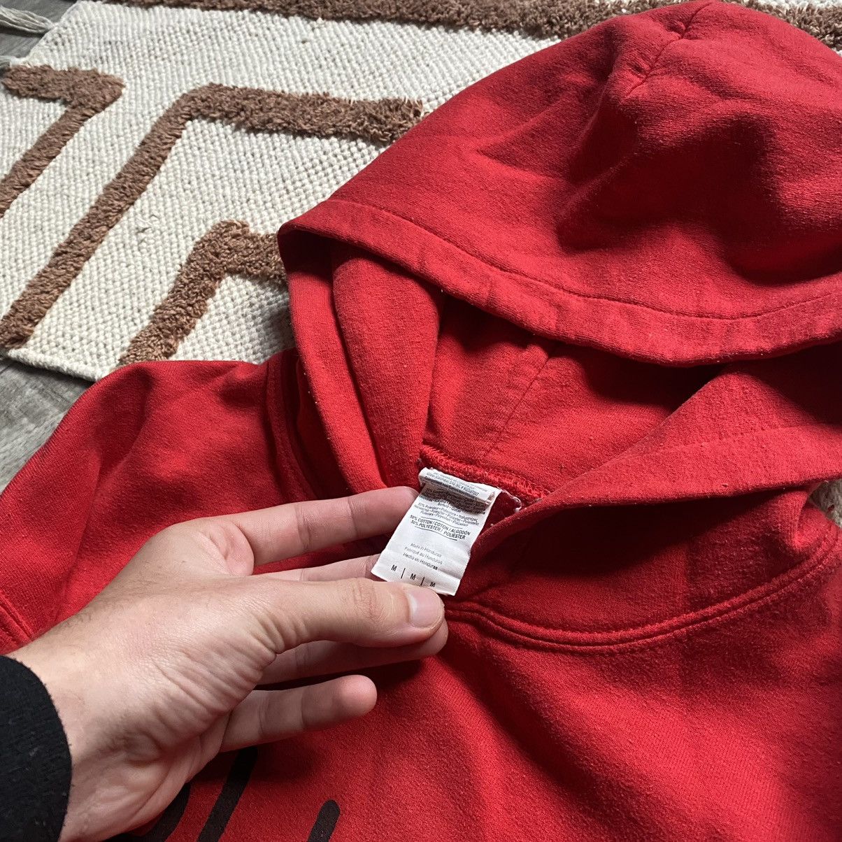 Band Tees THE ROLLING STONES Y2K NO FILTER RED HOODIE Size US L / EU 52-54 / 3 - 7 Thumbnail