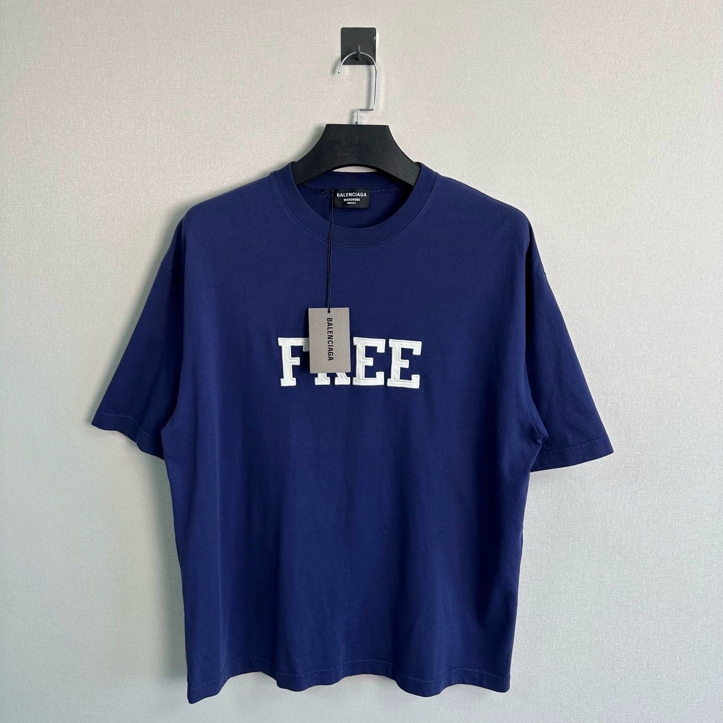 Balenciaga balenciaga free embroidered short sleeve t-shirt Size US S / EU 44-46 / 1 - 1 Thumbnail