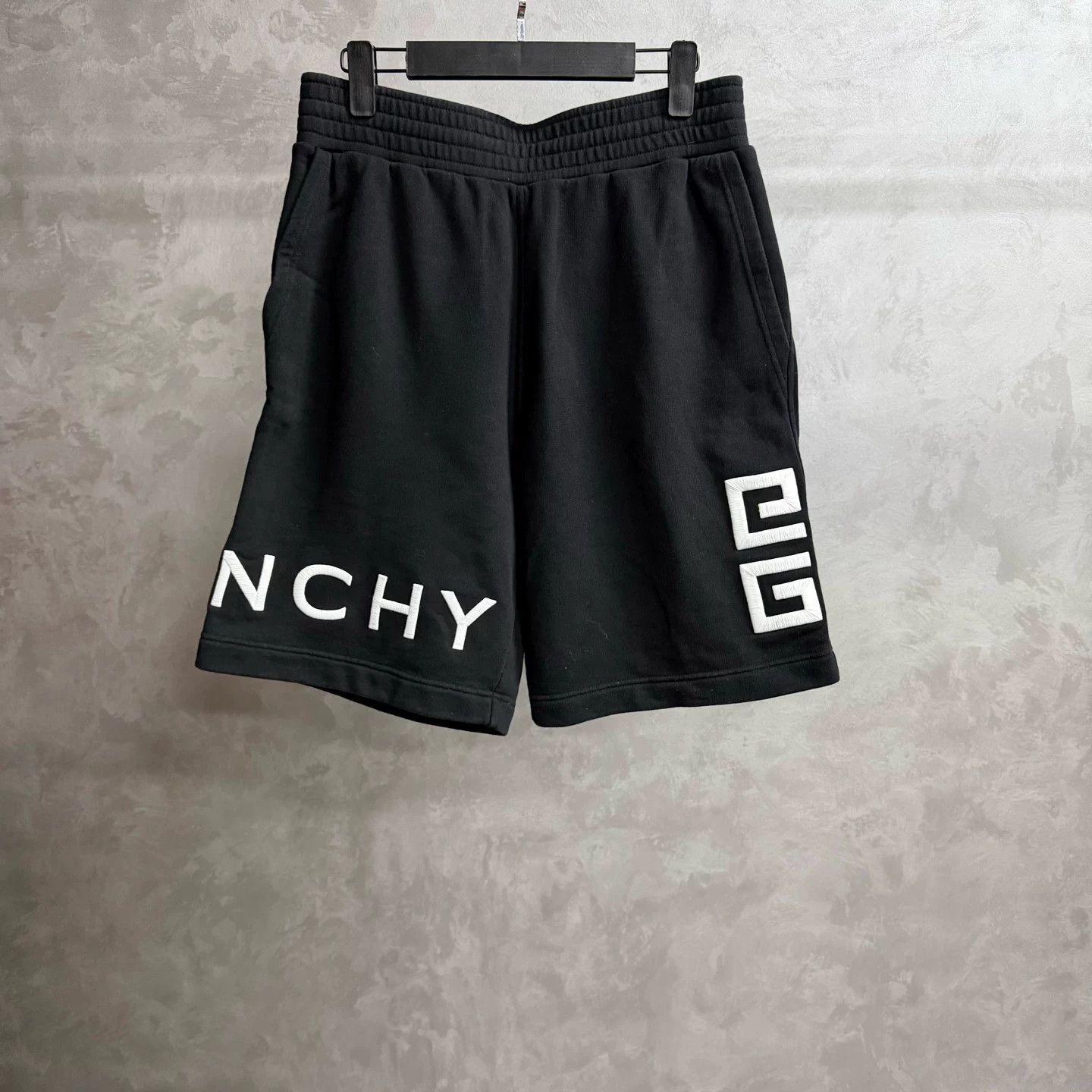 Givenchy Givenchy Retro Printed Black T-Shirt M Women Size M / US 6-8 / IT 42-44 - 1 Thumbnail