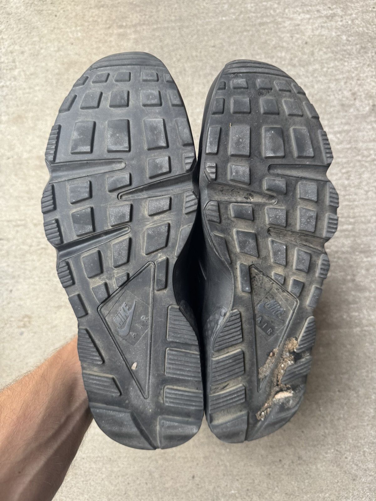 Nike NIKE AIR HUARACHE TRIPLE BLACK SIZE 15 Size US 15 / EU 48 - 5 Thumbnail