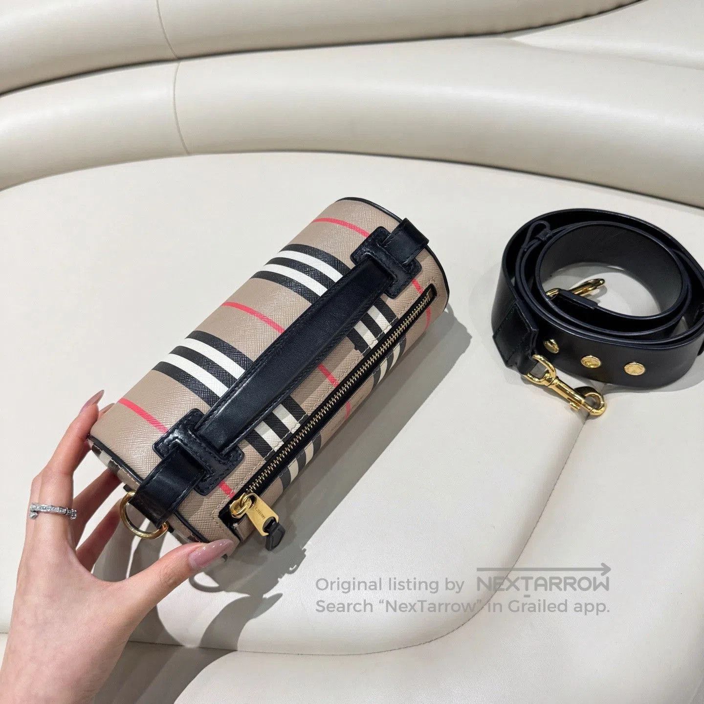 Burberry Burberry Classic Knight Logo Cylinder Bag. Size ONE SIZE - 2 Thumbnail