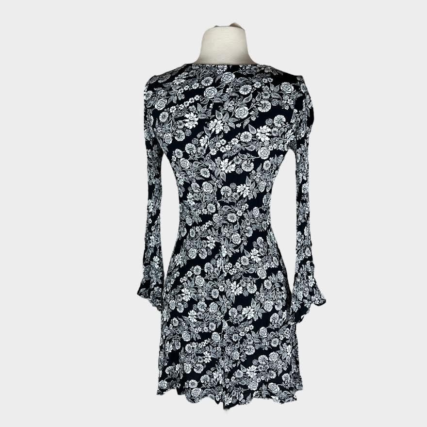 Mossimo Mossimo | Floral Black and White Bell Sleeve Dress | Small Size S / US 4 / IT 40 - 5 Thumbnail