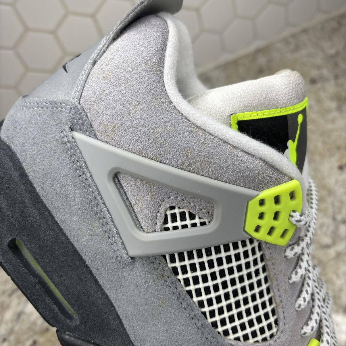 Jordan Brand Size 11 - Jordan 4 Retro SE Mid Neon 95 NEW WITH DEFECTS Size US 11 / EU 44 - 4 Thumbnail