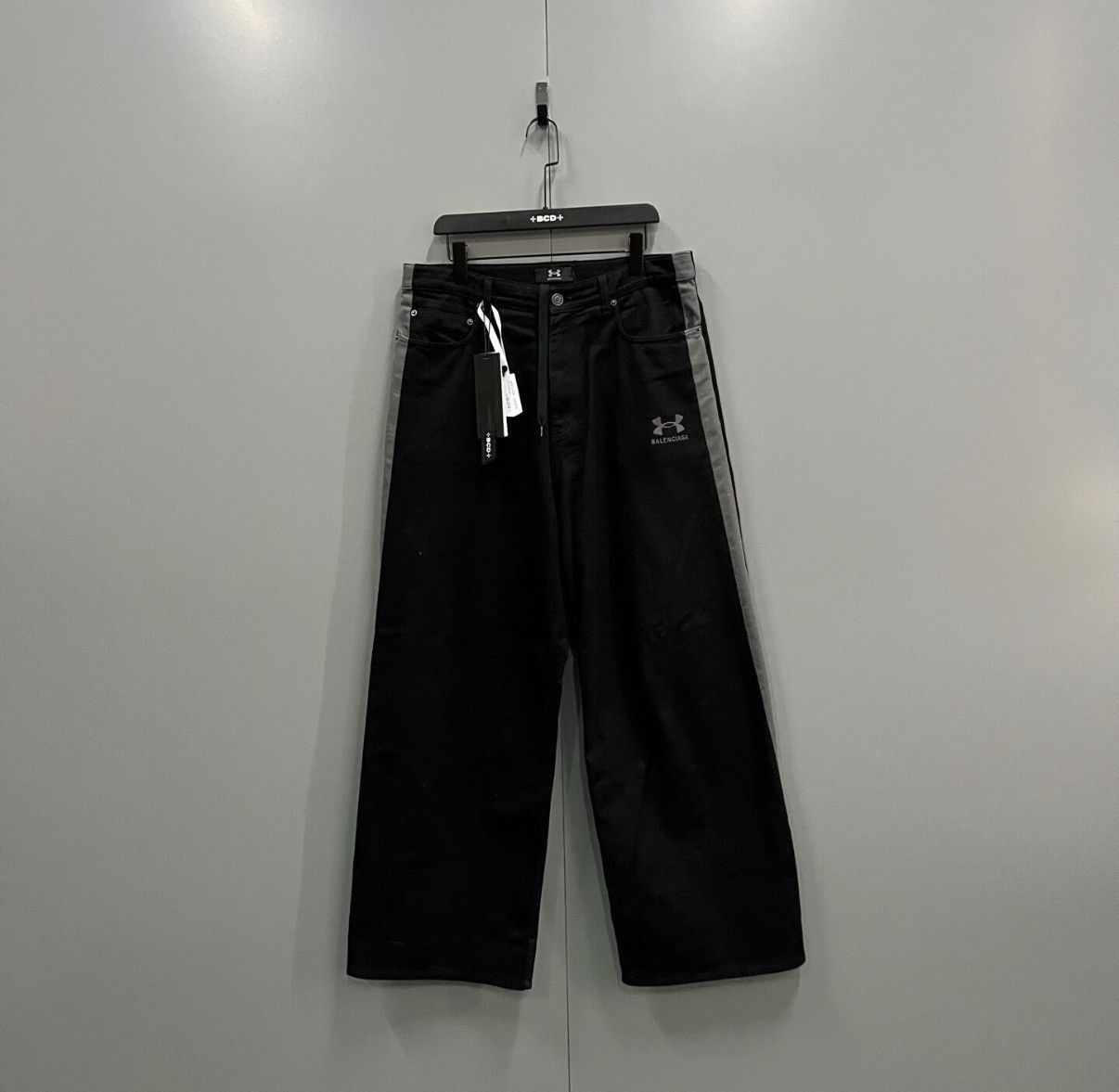 Balenciaga Black Casual Pants with Side Stripes - Size 30 Size US 30 / EU 46 - 1 Thumbnail