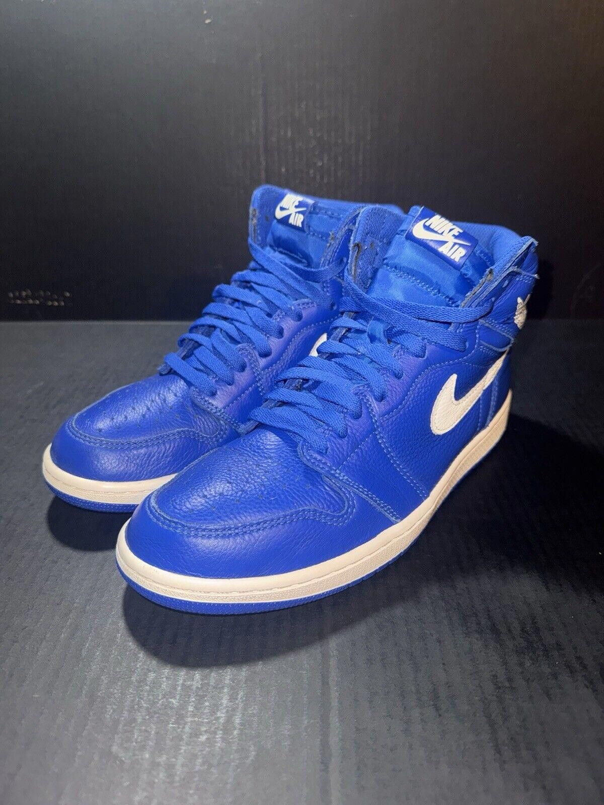 Jordan Brand Nike Air Jordan 1 Retro High OG Hyper Royal 555088-401 Sz 9 Size US 9 / EU 42 - 4 Thumbnail