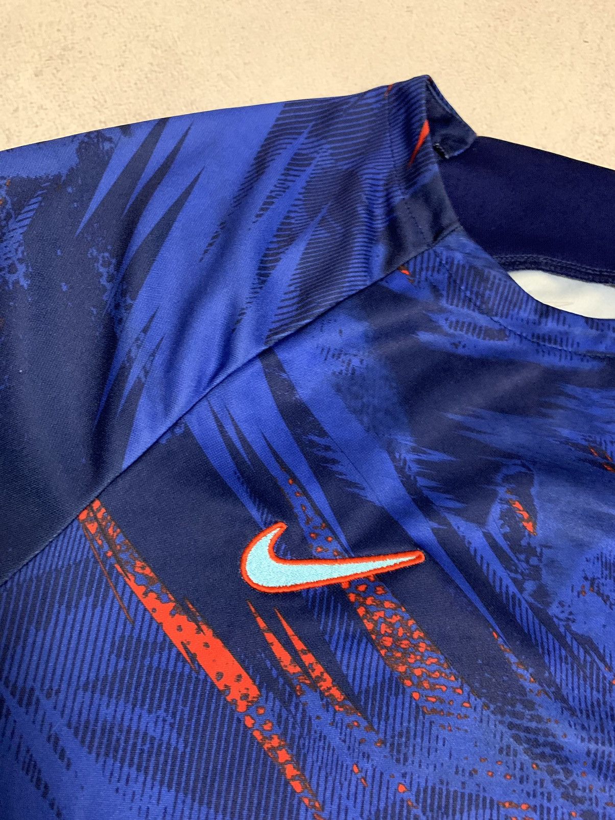 Nike Vintage Nike England T Shirt Tee Jersey Soccer Overprinted Size US S / EU 44-46 / 1 - 5 Thumbnail