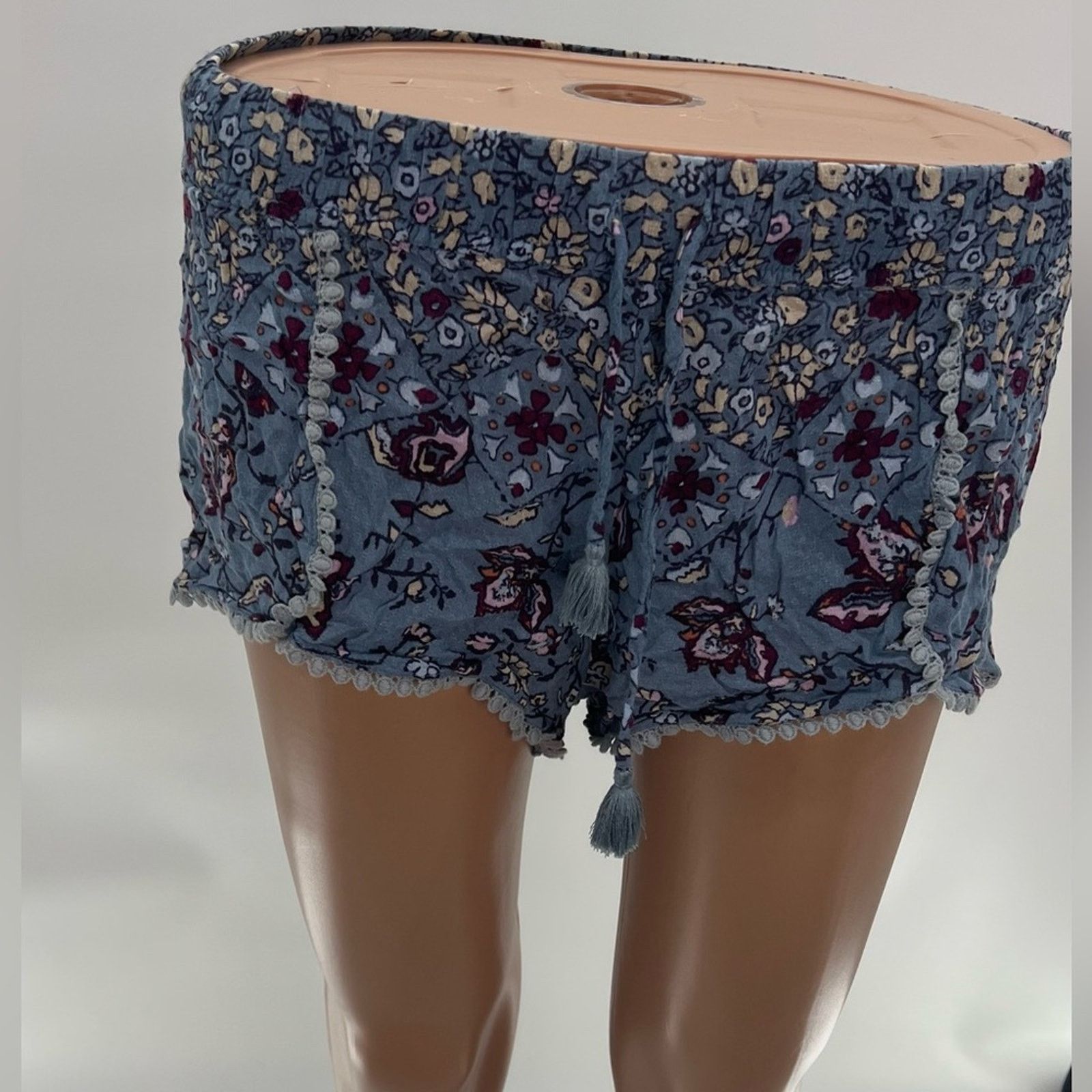 Urban Outfitters Urban Outfitters Ecoté Dylan Printed Dolphin Short Size 22" - 2 Thumbnail