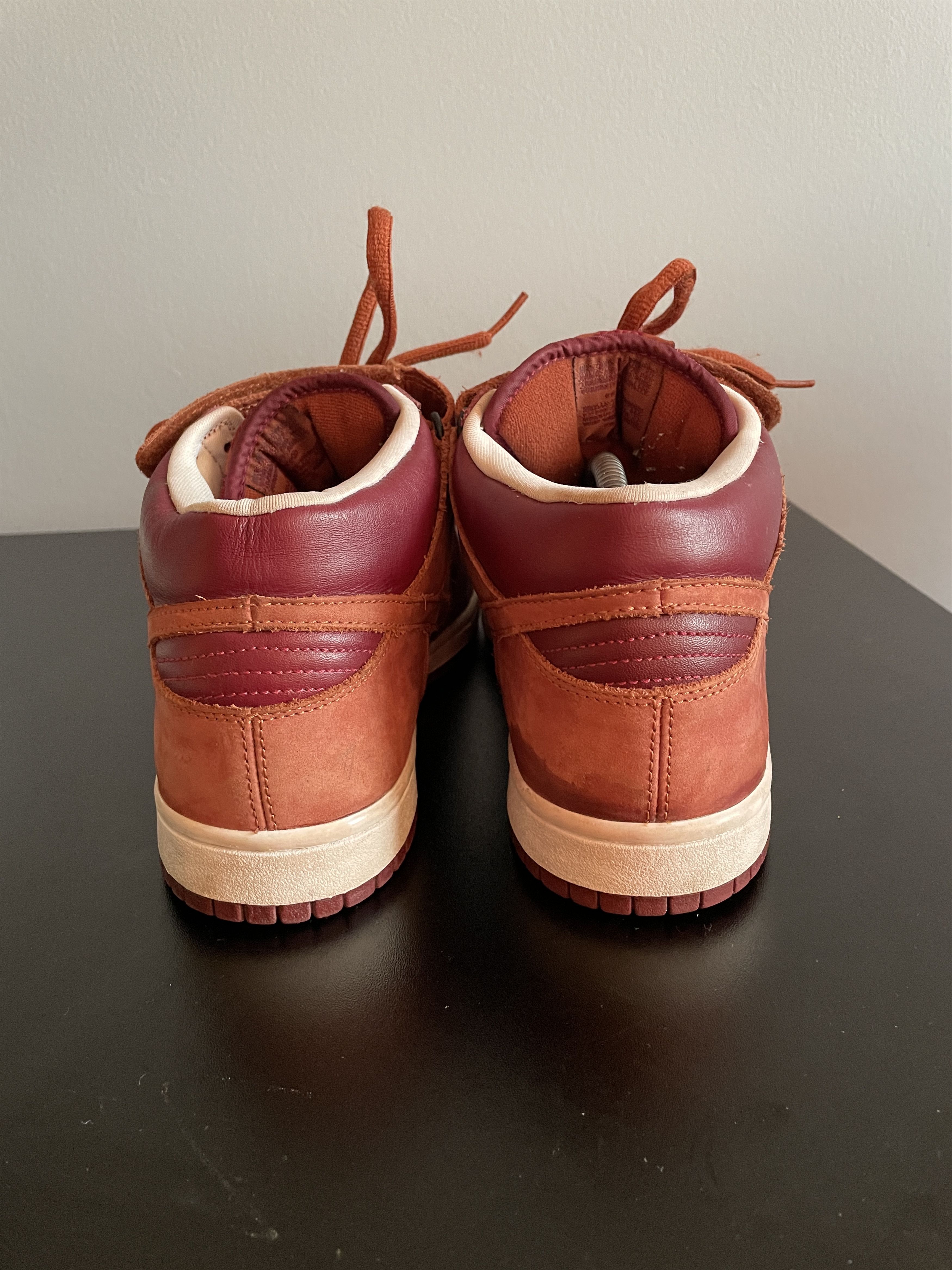 Nike SB 2007 Nike SB Dunk Mid Team Red Pony pushead pigeon bison Size US 9 / EU 42 - 2 Thumbnail