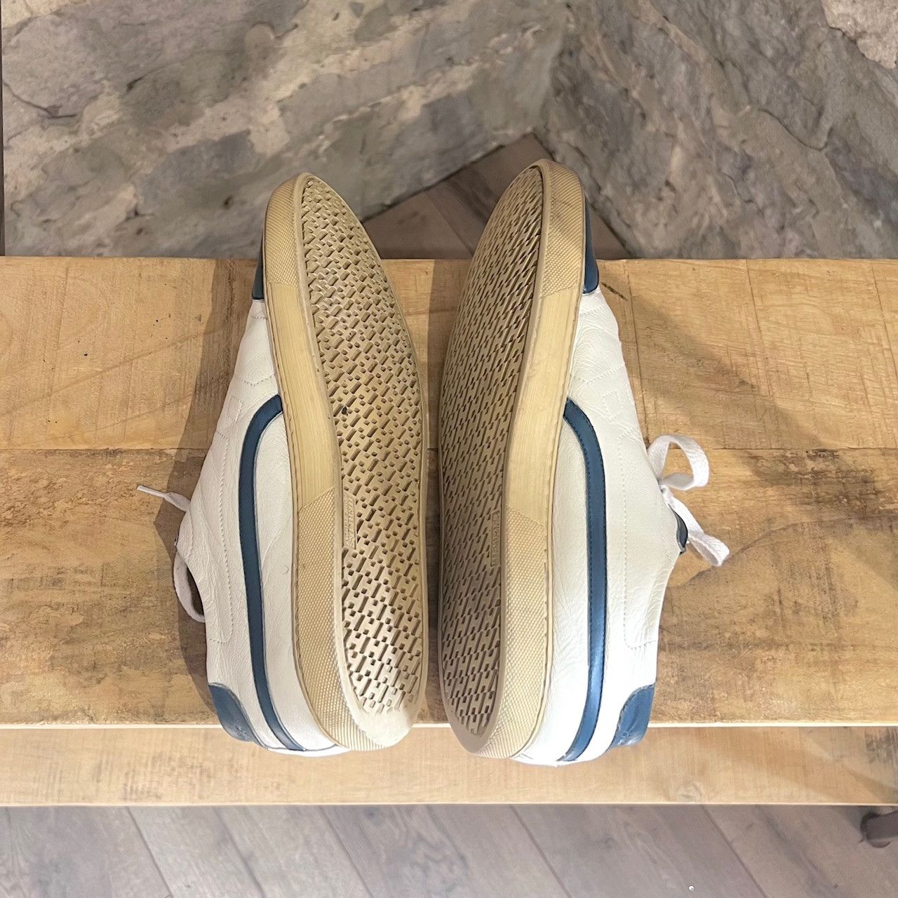 Hermes Hermès White Leather Blue Accent H Low-top Sneakers Size US 8 / EU 41 - 10 Thumbnail