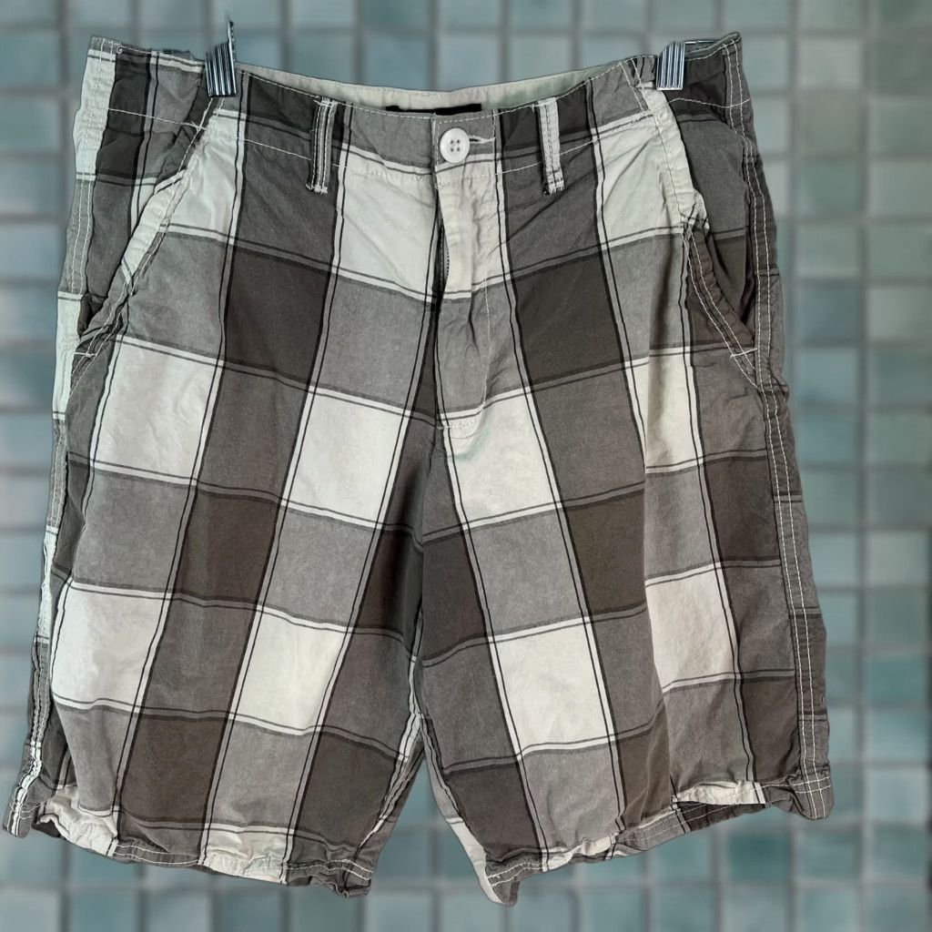 Ocean Pacific OP Ocean Pacific Mens Plaid Flat Front White Chino Shorts Size 34 Casual Shorts Cotton 100% Regular Waist 34 Inseam 11 Size US 34 / EU 50 - 1 Thumbnail