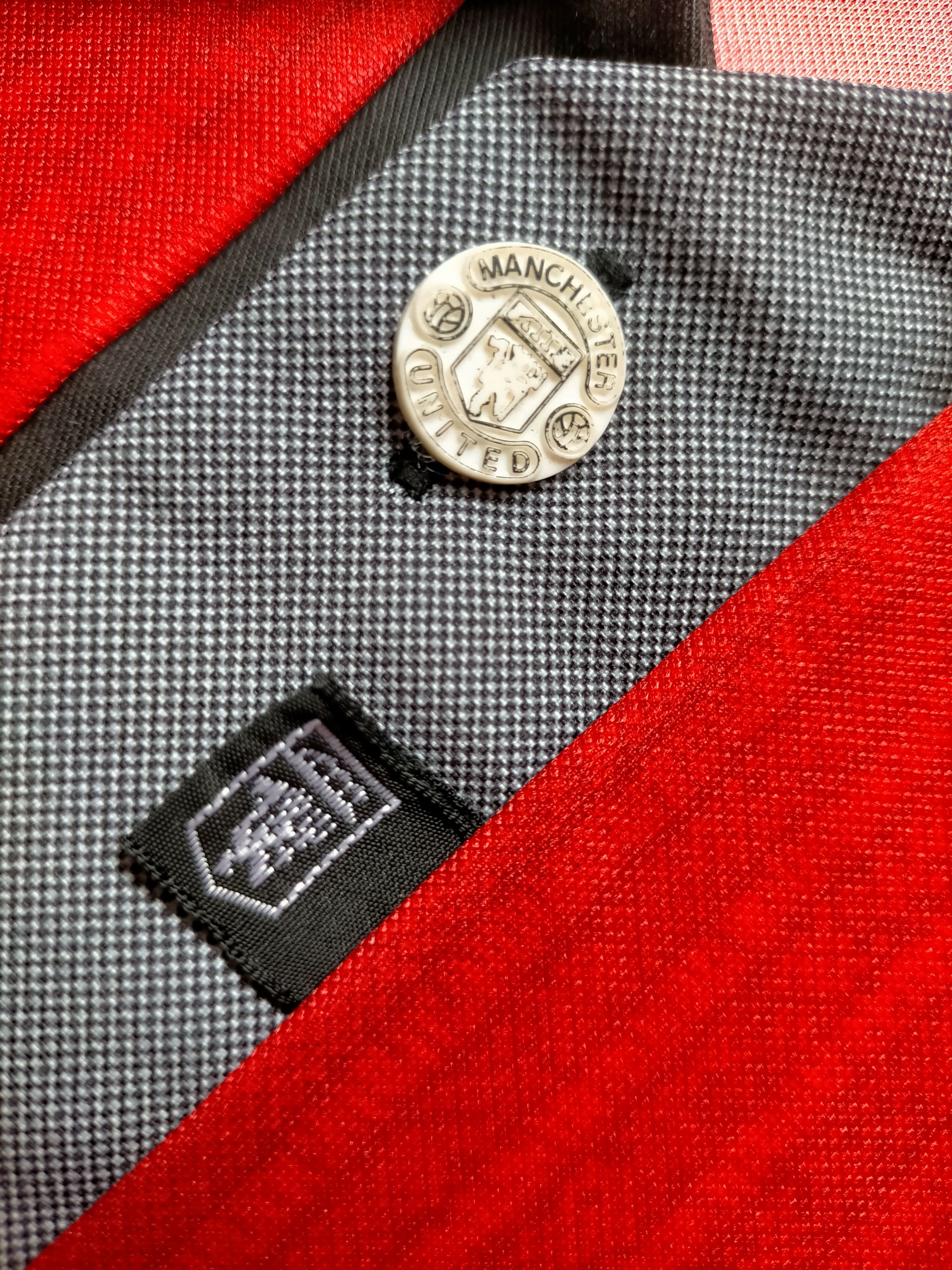 Umbro Vintage 1996-98 Manchester united Long sleeve Jersey Size US L / EU 52-54 / 3 - 17 Thumbnail