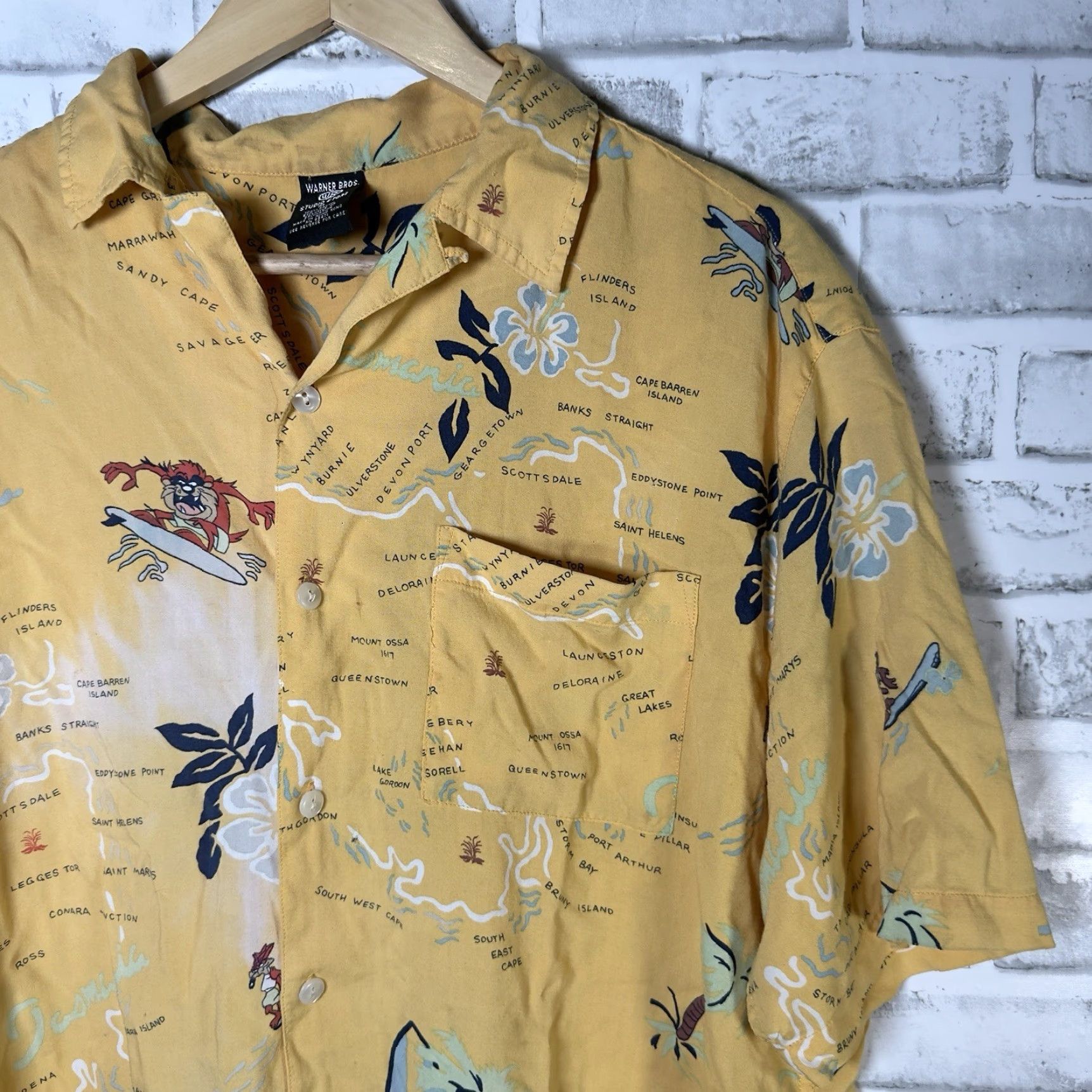 Vintage VINTAGE Warner Bros Tazmanian Devil RAYON Hawaiian Shirt Mens M Yellow Short Sleeve Button-Up Size US M / EU 48-50 / 2 - 2 Thumbnail
