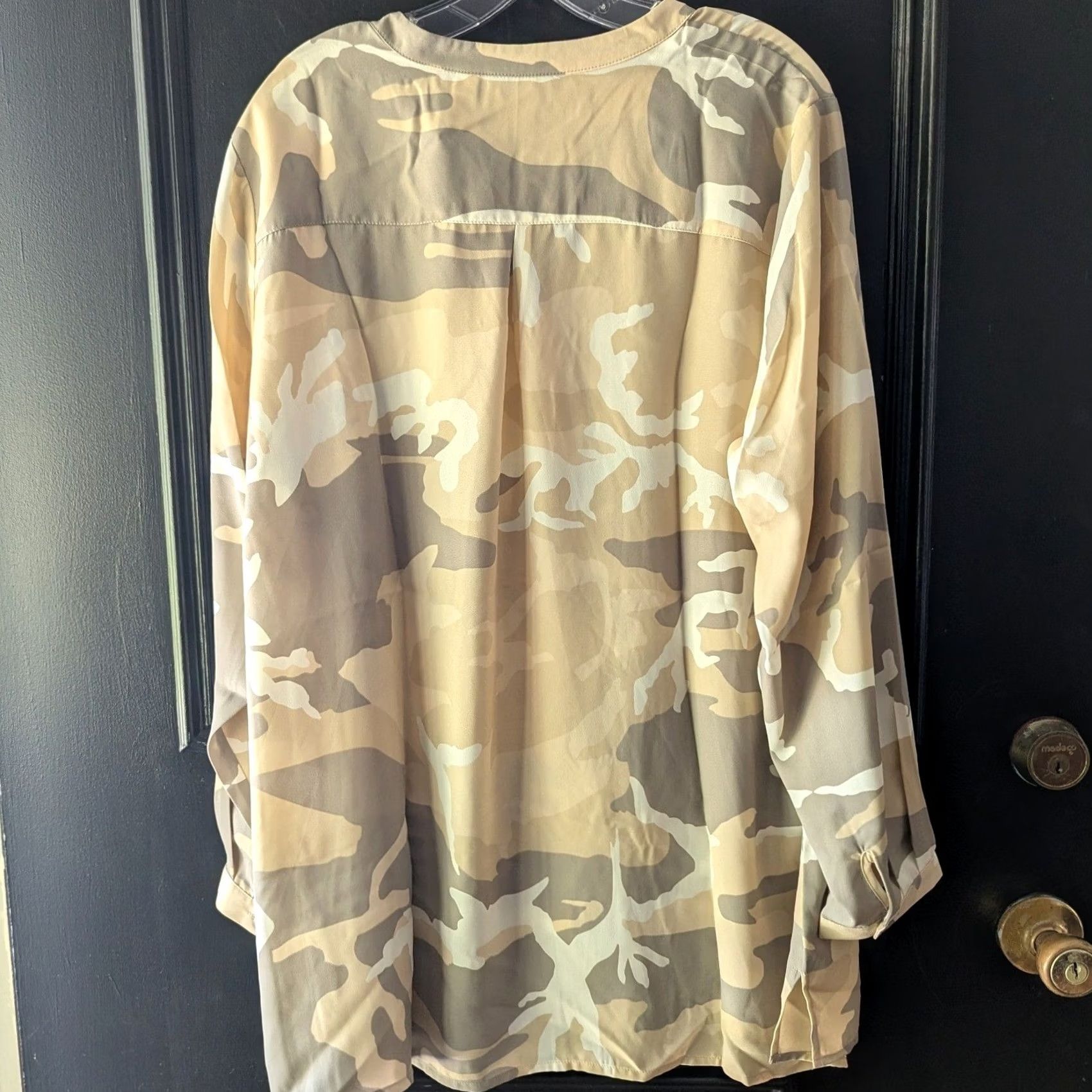 Vintage Joan Rivers Tunic Top Tan Camo Print Button Up Long Sleeve 22W Neutral Office Size 3XL / US 20-22 - 2 Thumbnail