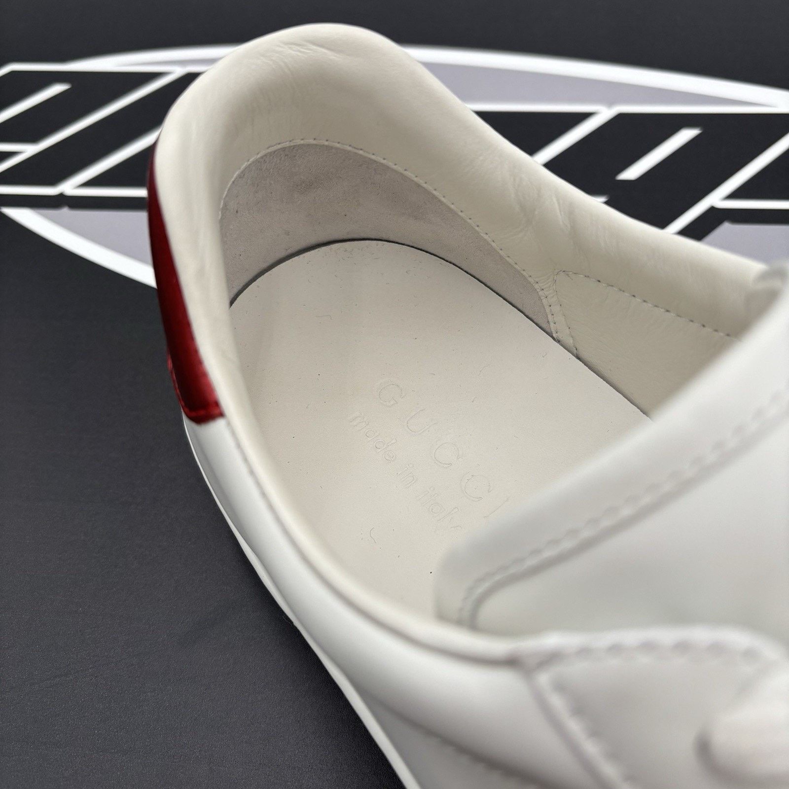 Gucci Gucci Ace Gucci Stripe ‘ White, Red ‘ | GREAT CONDITION! Size US 8 / EU 41 - 7 Thumbnail