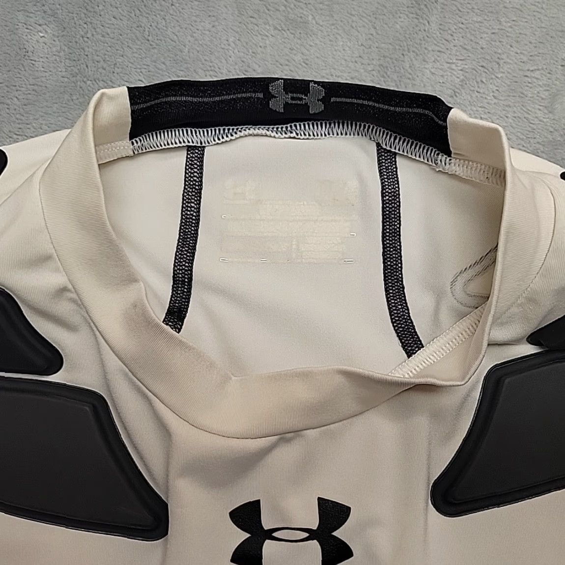 Under Armour VINTAGE Under Armour 5-Pad Football Compression Shirt Men’s M HeatGear Game Day Size US M / EU 48-50 / 2 - 3 Thumbnail
