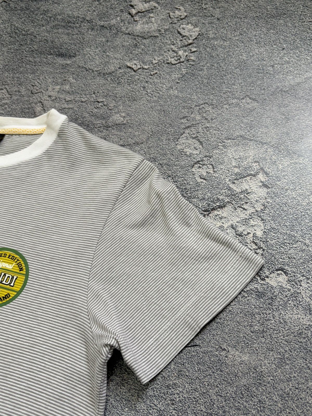 Fendi Fendi Kids Striped Logo Patch T-Shirt Gray White Size 12+ Size XS / US 0-2 / IT 36-38 - 14 Thumbnail