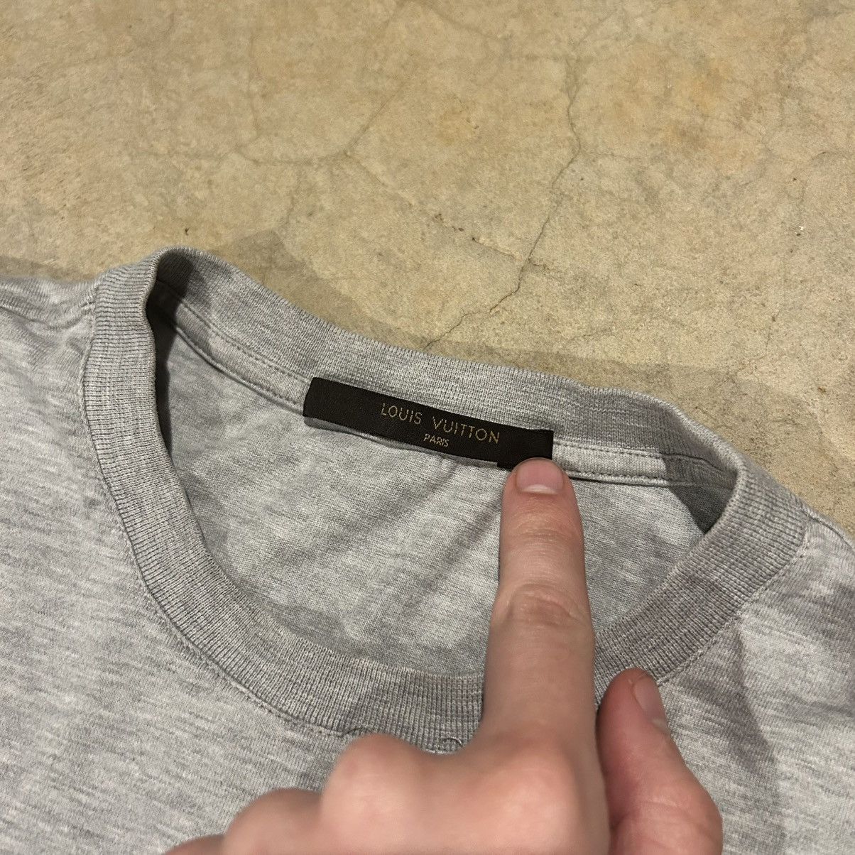 Designer × Louis Vuitton Louis Vuitton Monogram LV Chest Logo Embroidered Tee Rare Size US S / EU 44-46 / 1 - 4 Thumbnail