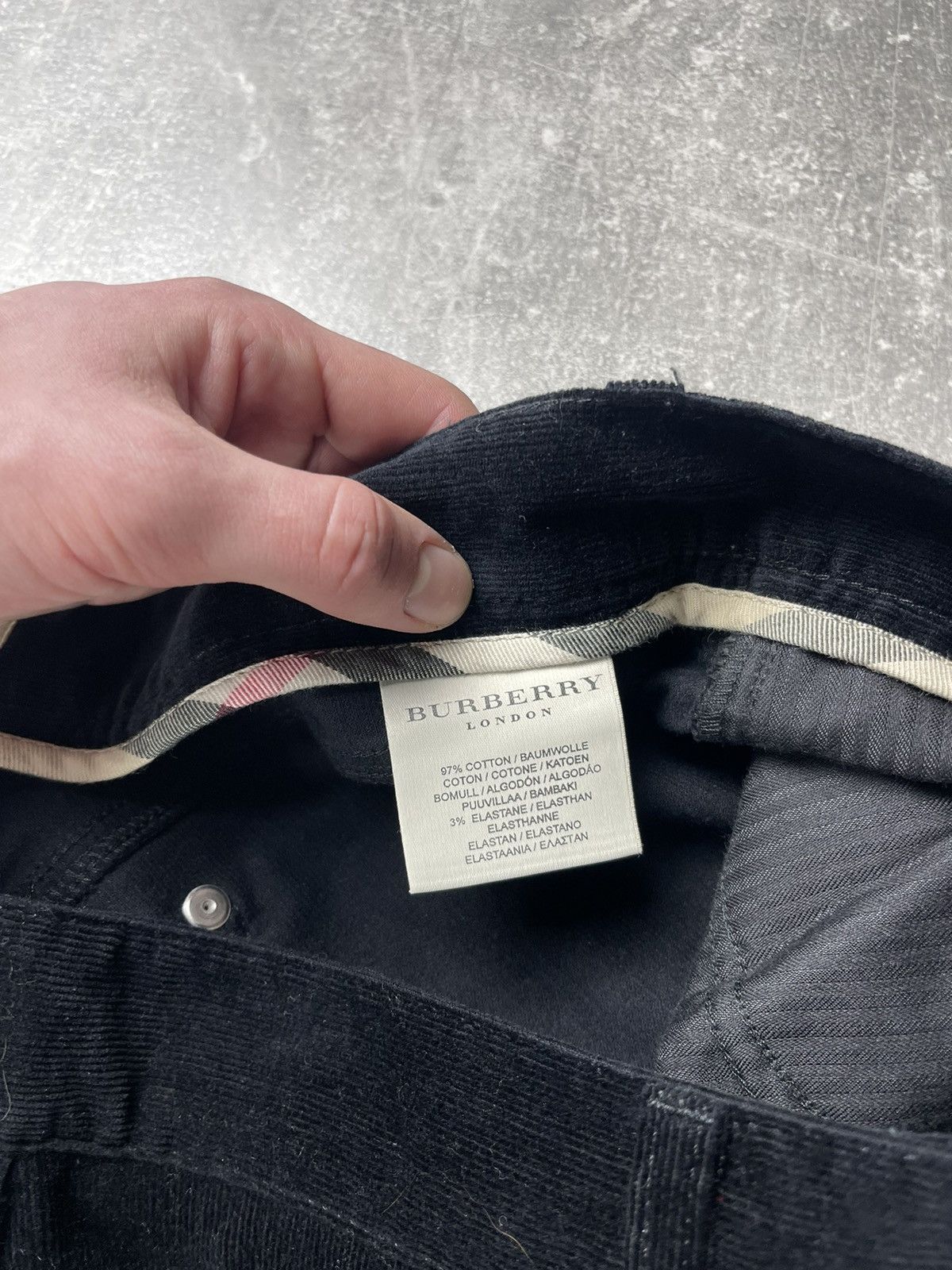 Burberry Burberry London Black Corduroy Cropped Pants Size 40" / US 18 - 13 Thumbnail