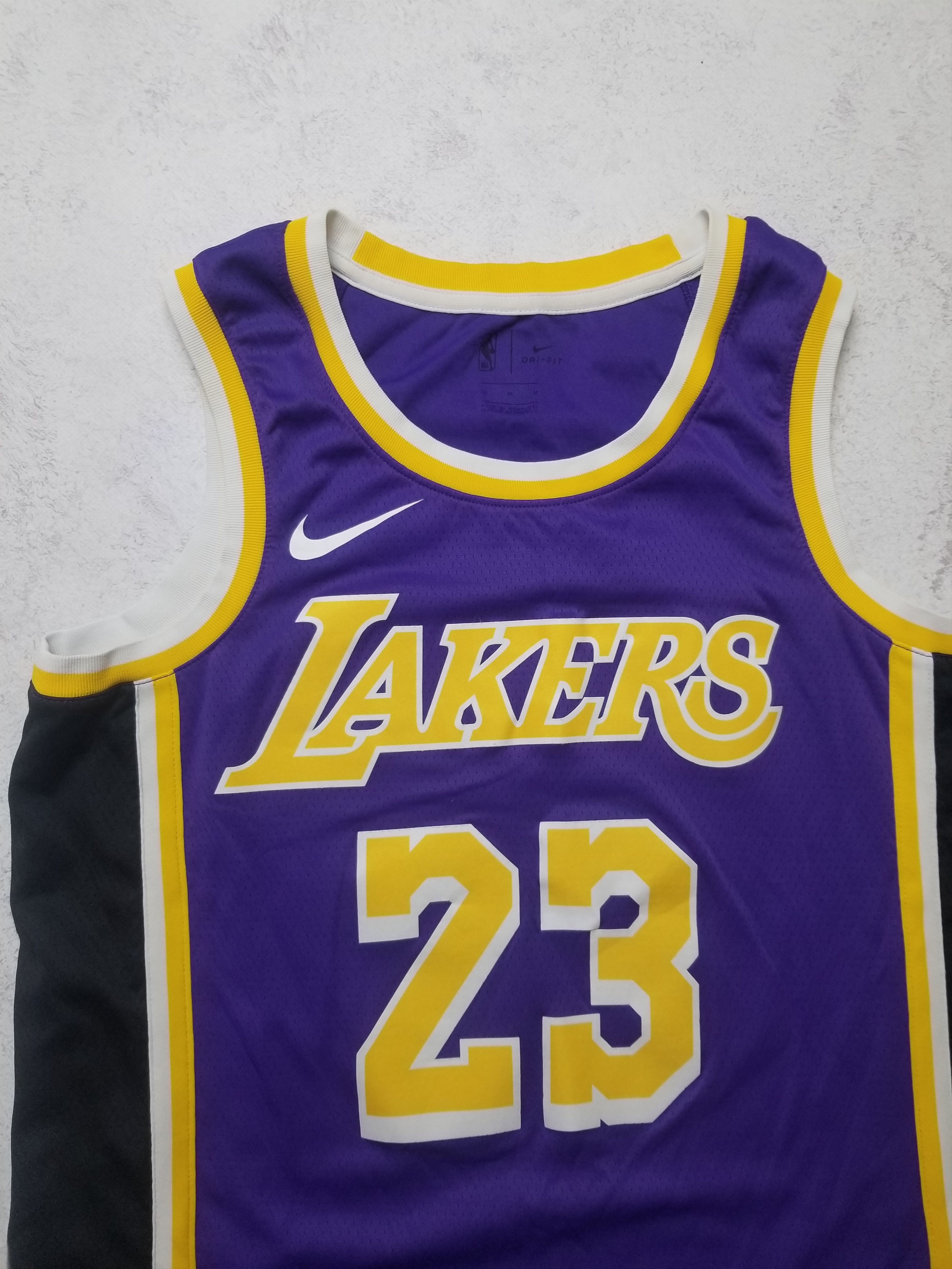 Nike Nike Los Angeles Lakers LeBron James #23 Swingman NBA Jersey Size US M / EU 48-50 / 2 - 13 Thumbnail