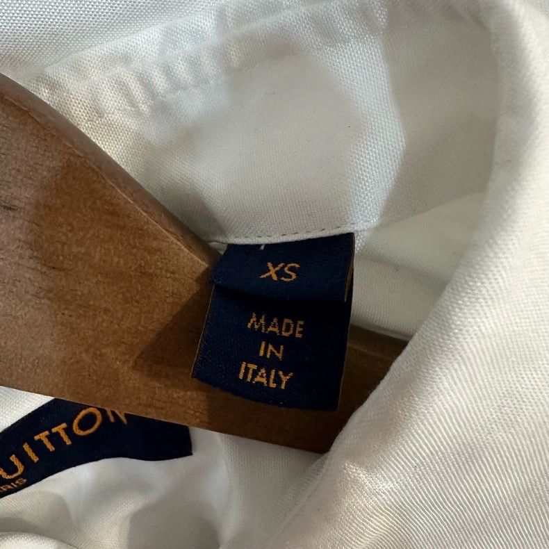 Louis Vuitton Louis Vuitton 24 New Pearl Button Embroidered Logo Shirt 25 Size US XS / EU 42 / 0 - 6 Thumbnail