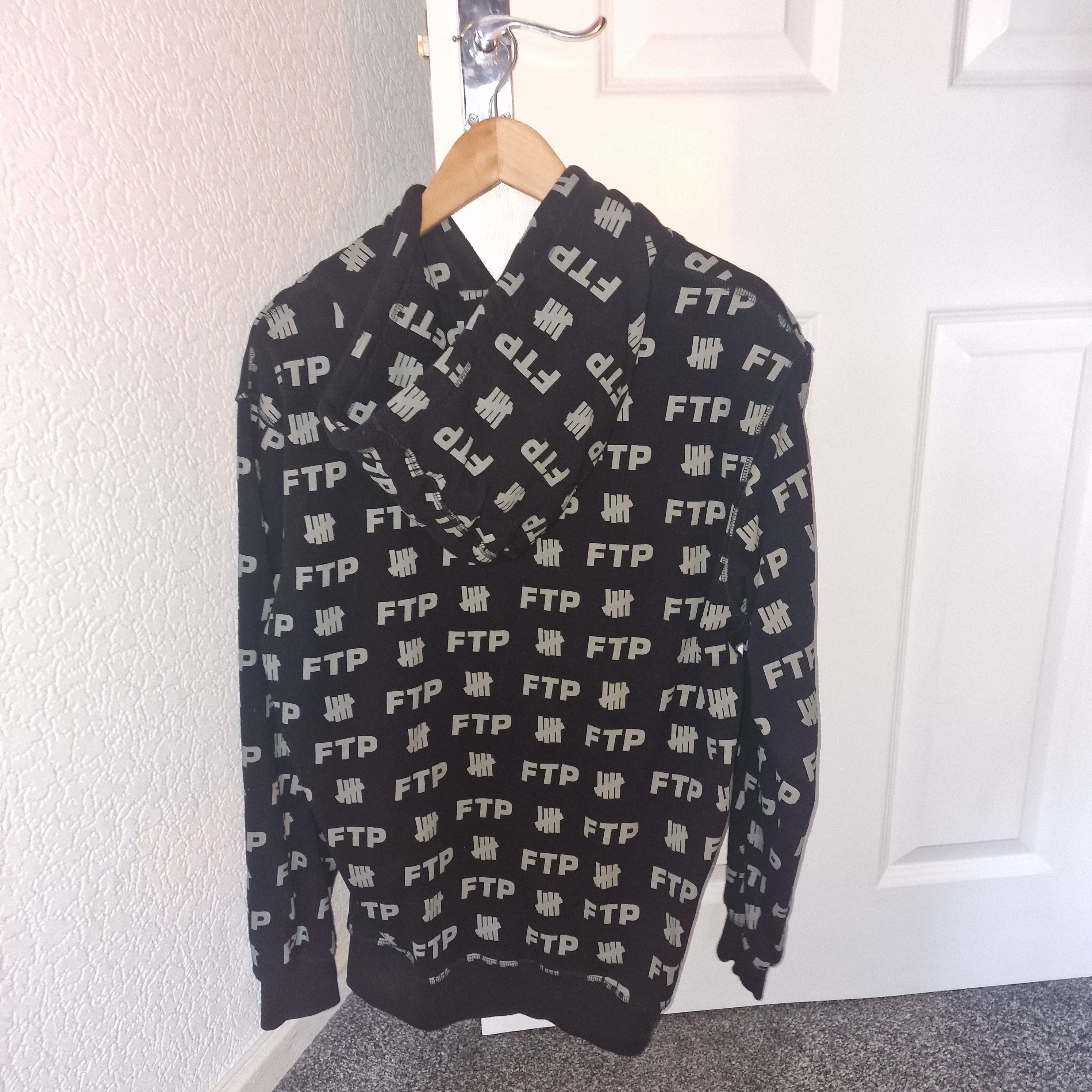 Fuck The Population × Undefeated FTP x Undefeated All-over Stock X Authenticated Hoodie Size US M / EU 48-50 / 2 - 3 Thumbnail
