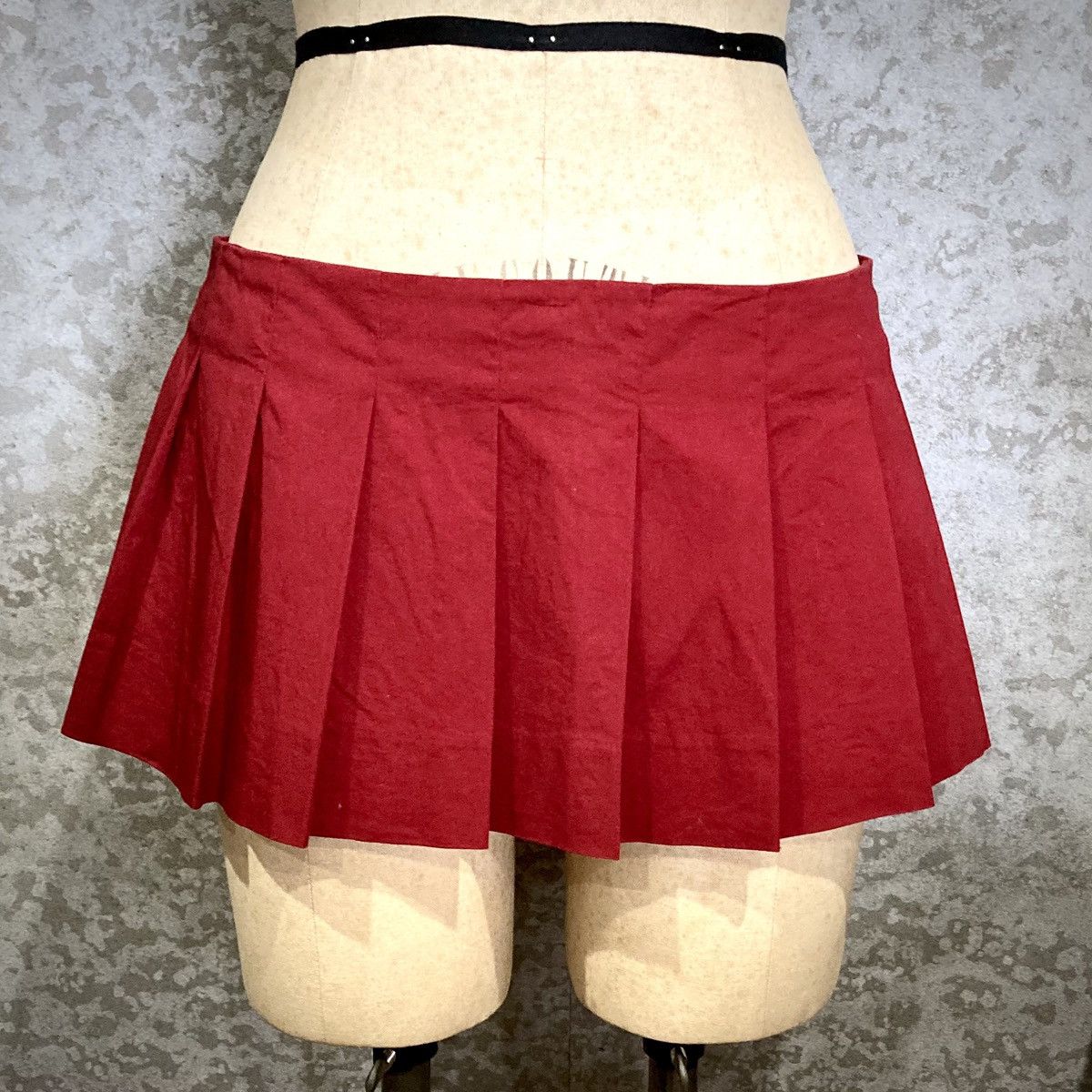 Japanese Brand Y2K Runway Low-Rise Pleated Micro Mini Skirt Archive Size 27" / US 4 / IT 40 - 2 Thumbnail