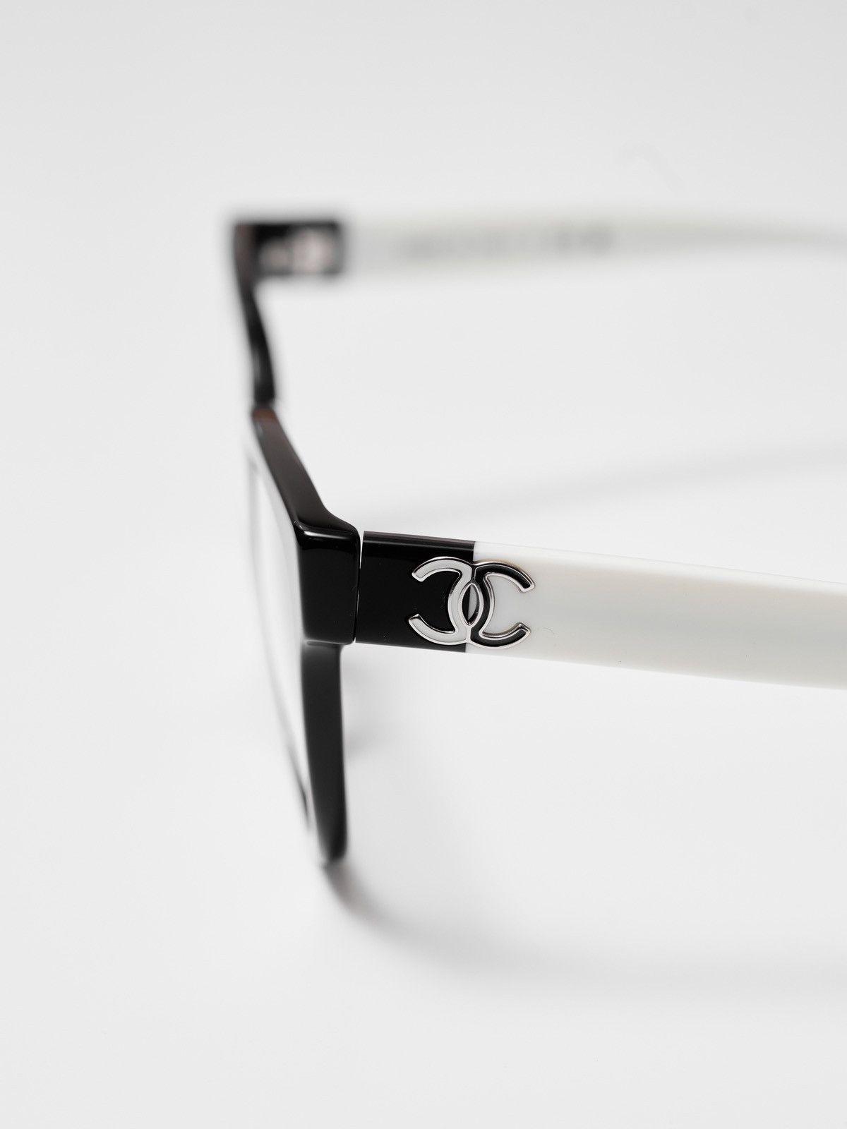 Chanel CHANEL 0CH3472 1656 BLACK WHITE Size ONE SIZE - 2 Thumbnail