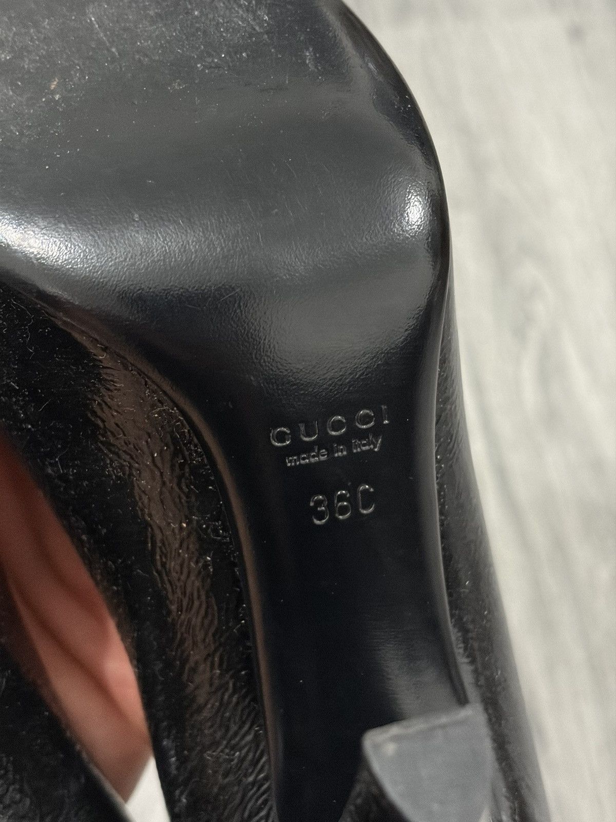 Gucci Gucci Black Patent Leather Heels with Gold Emblem Size US 6 / IT 36 - 9 Thumbnail