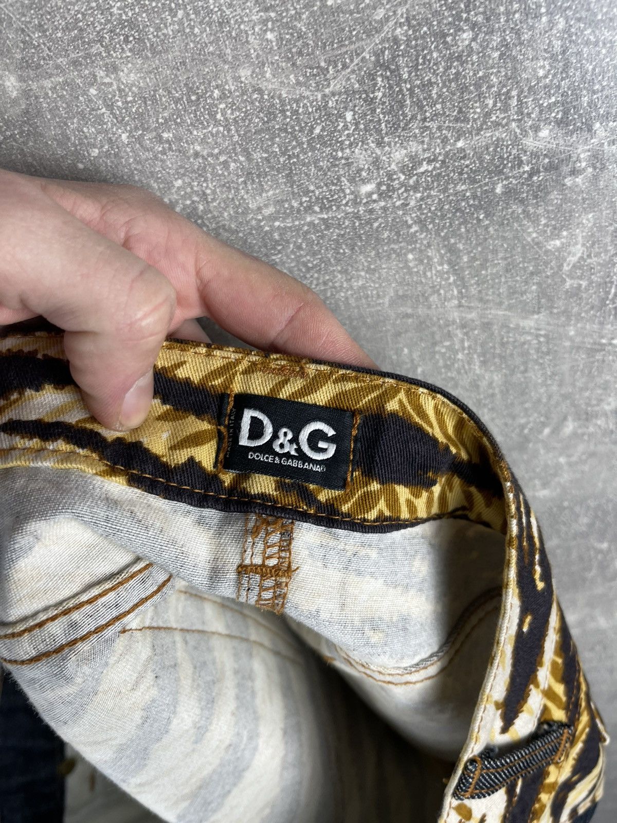 Dolce & Gabbana Vintage Dolce Gabbana Tiger Print Denim Mini Skirt Size 30" / US 8 / IT 44 - 11 Thumbnail