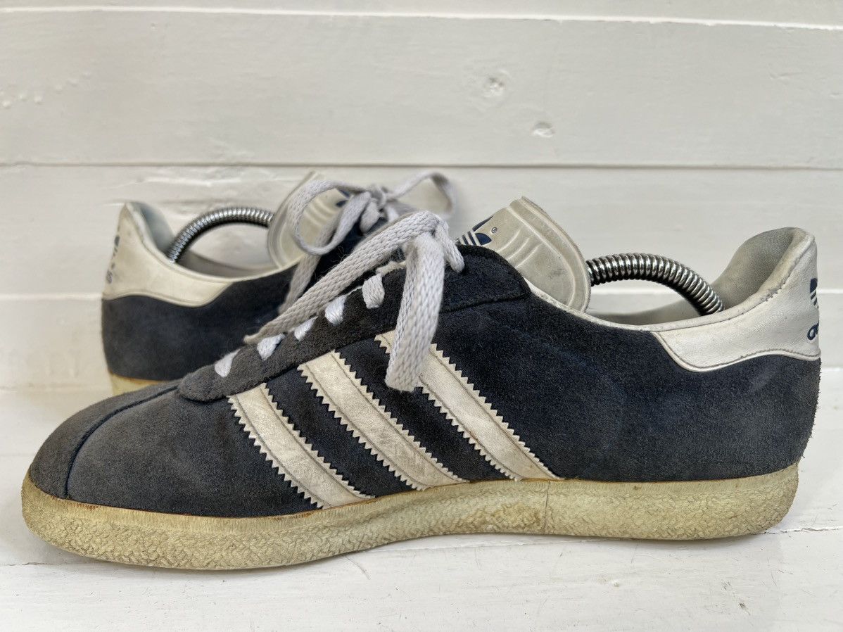 Adidas RARE Vintage Adidas Gazelle Navy Blue Suede White Shoes Size US 9 / EU 42 - 7 Thumbnail