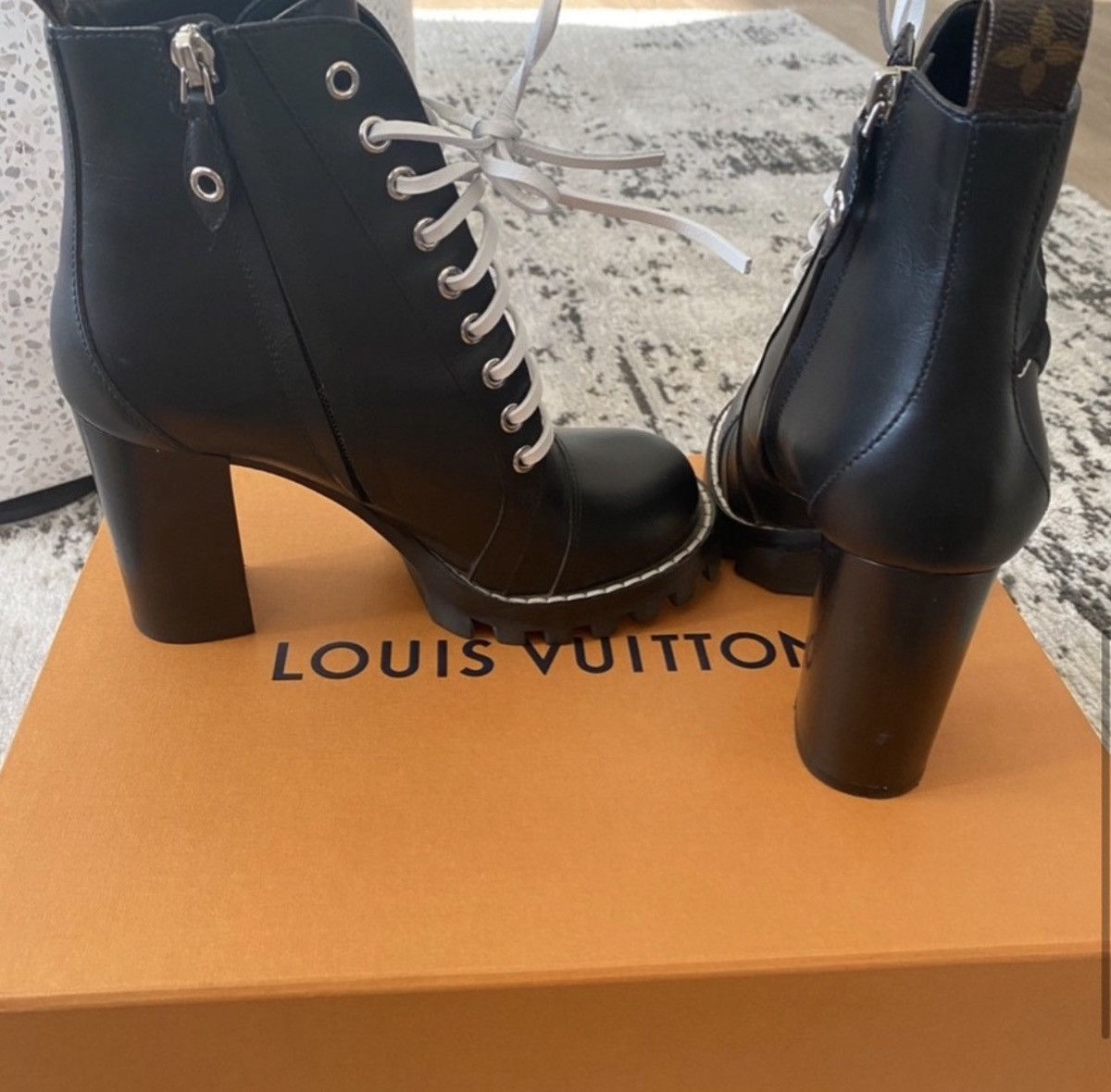 Louis Vuitton LOUIS VUITTON LEATHER STAR TRAIL ANKLE Size US 7 / IT 37 - 2 Thumbnail