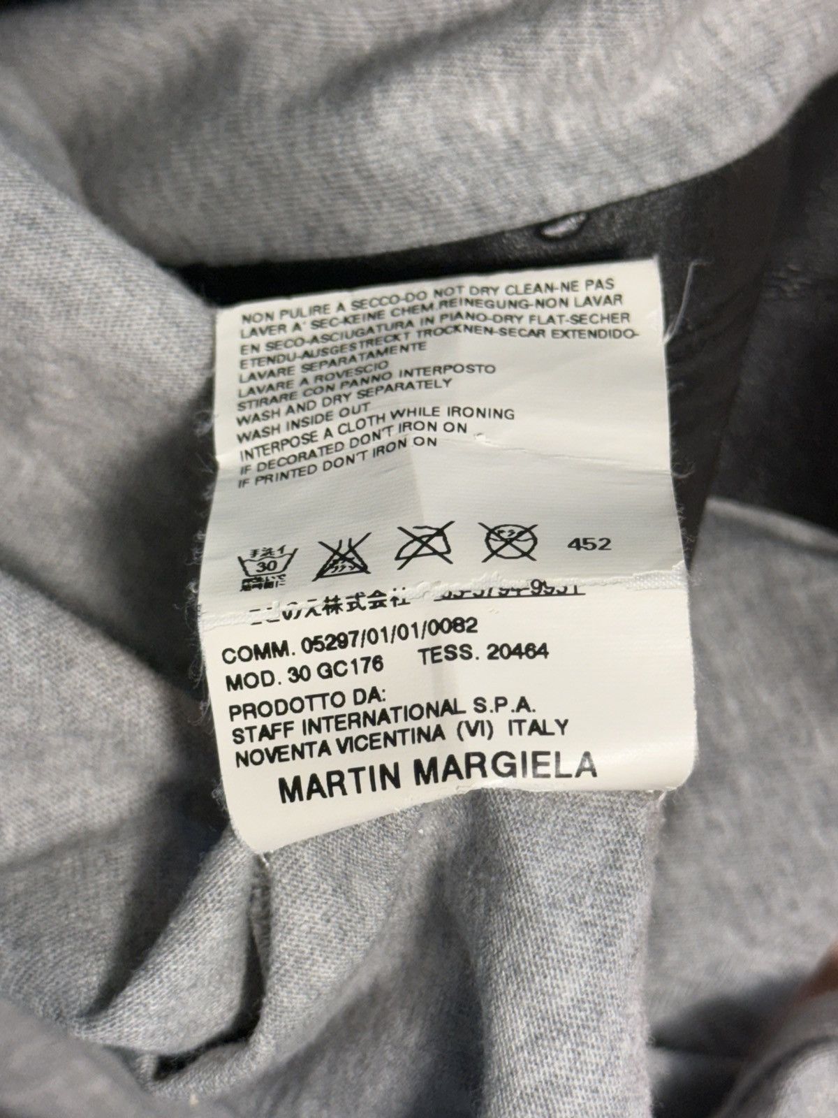 Maison Margiela Maison Margiela Rubber 'M' V-neck T-shirt y2k Rare Grey Size US M / EU 48-50 / 2 - 10 Thumbnail