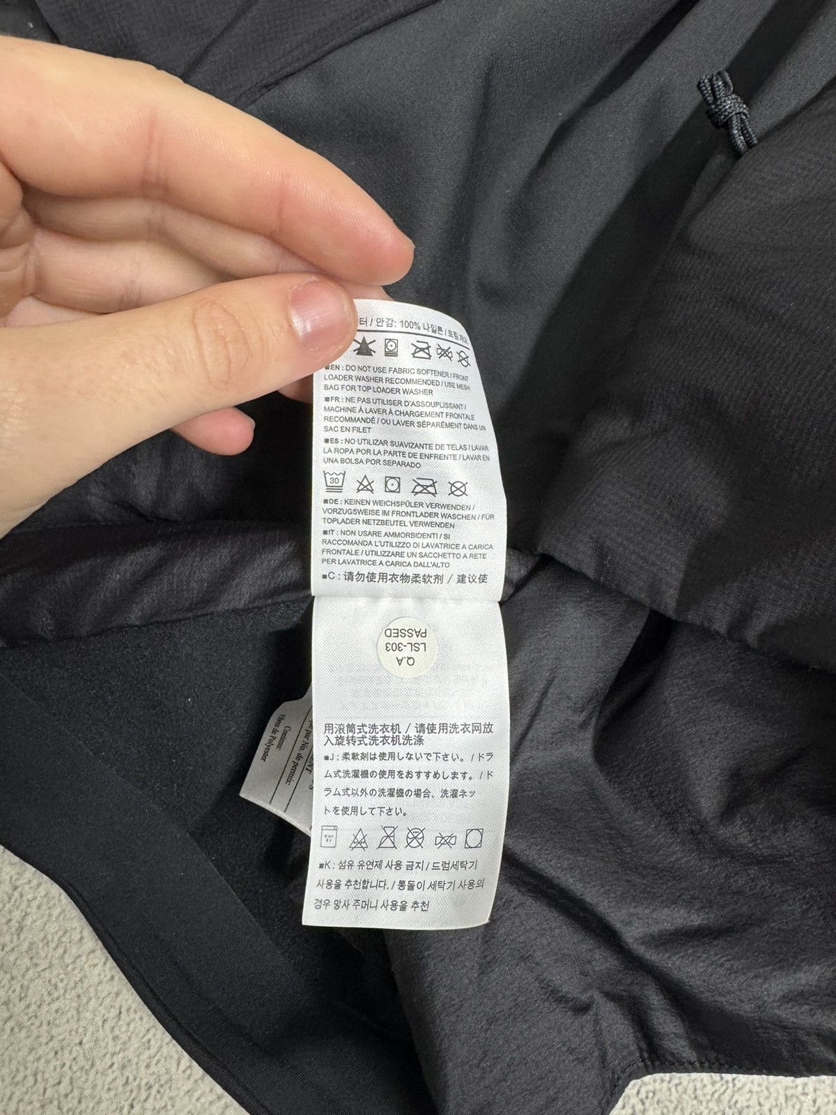 Arc'teryx Vintage Y2k Arc’teryx Nylon Reflective Logo Jacket 00’s Size M / US 6-8 / IT 42-44 - 13 Thumbnail