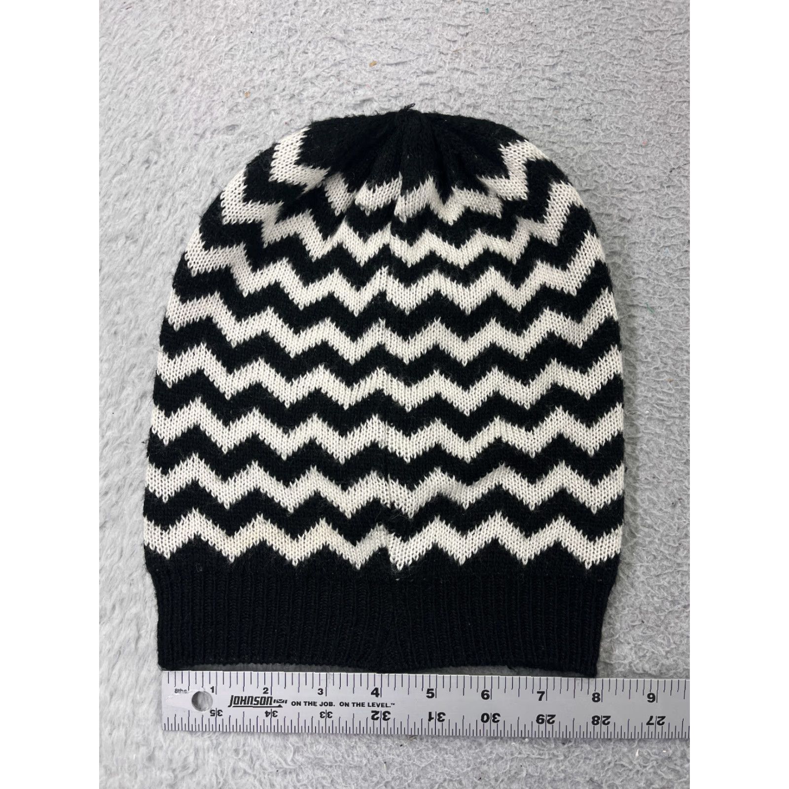 Vintage VINTAGE Beanie Toque Womens One Size Black White Zig Zag Knit Lightweight 100% Acrylic Size ONE SIZE - 2 Thumbnail