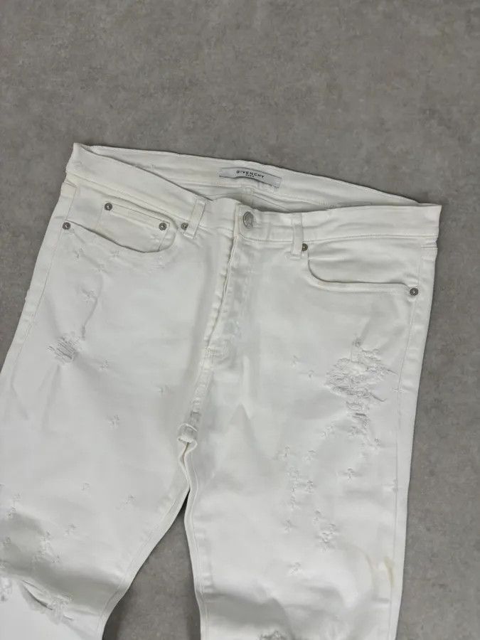 Givenchy 2010s Givenchy White Distressed Denim Jeans Size 28" / US 6 / IT 42 - 5 Thumbnail