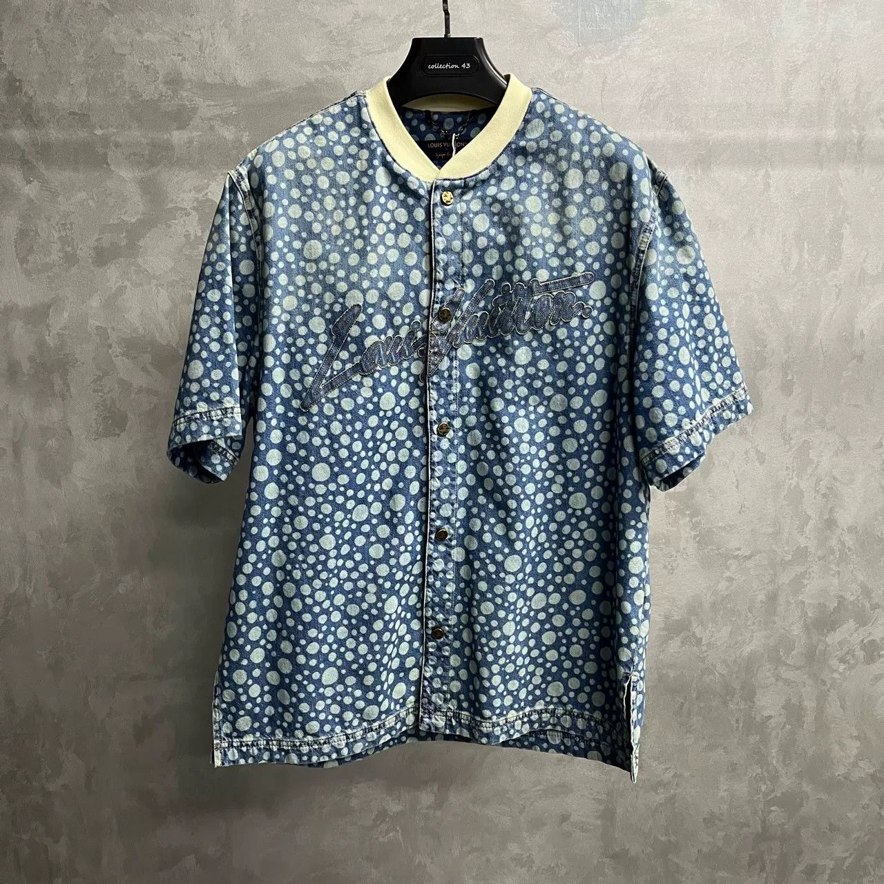 Louis Vuitton Louis Vuitton Polka Dot Logo Print Shirt Size US XL / EU 56 / 4 - 1 Thumbnail