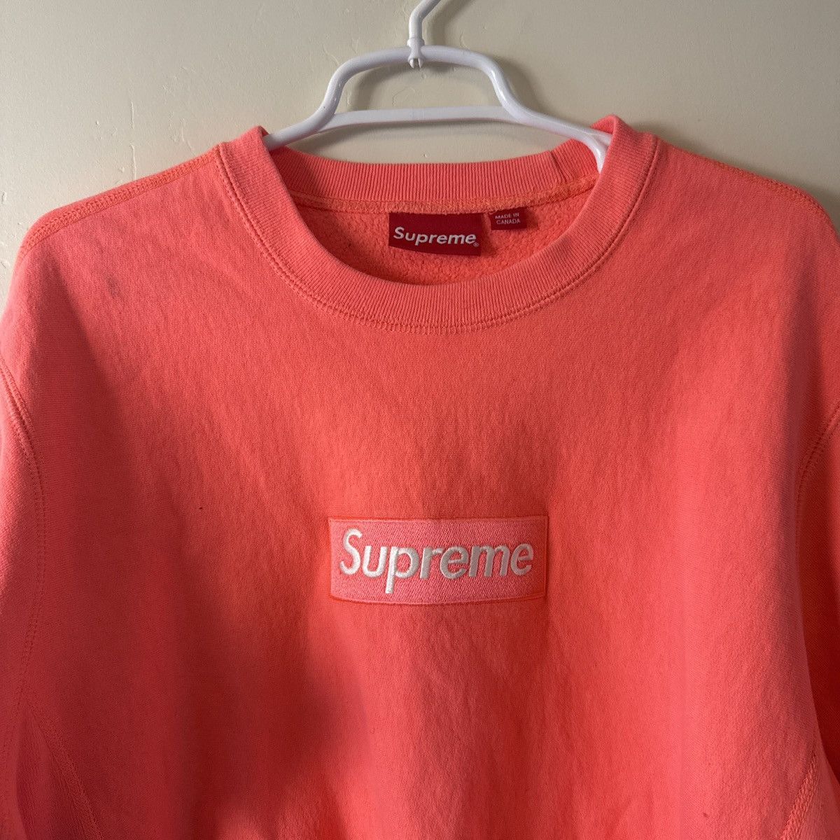 Supreme Supreme Box Logo Crewneck Fluorescent Pink Size US M / EU 48-50 / 2 - 1 Thumbnail