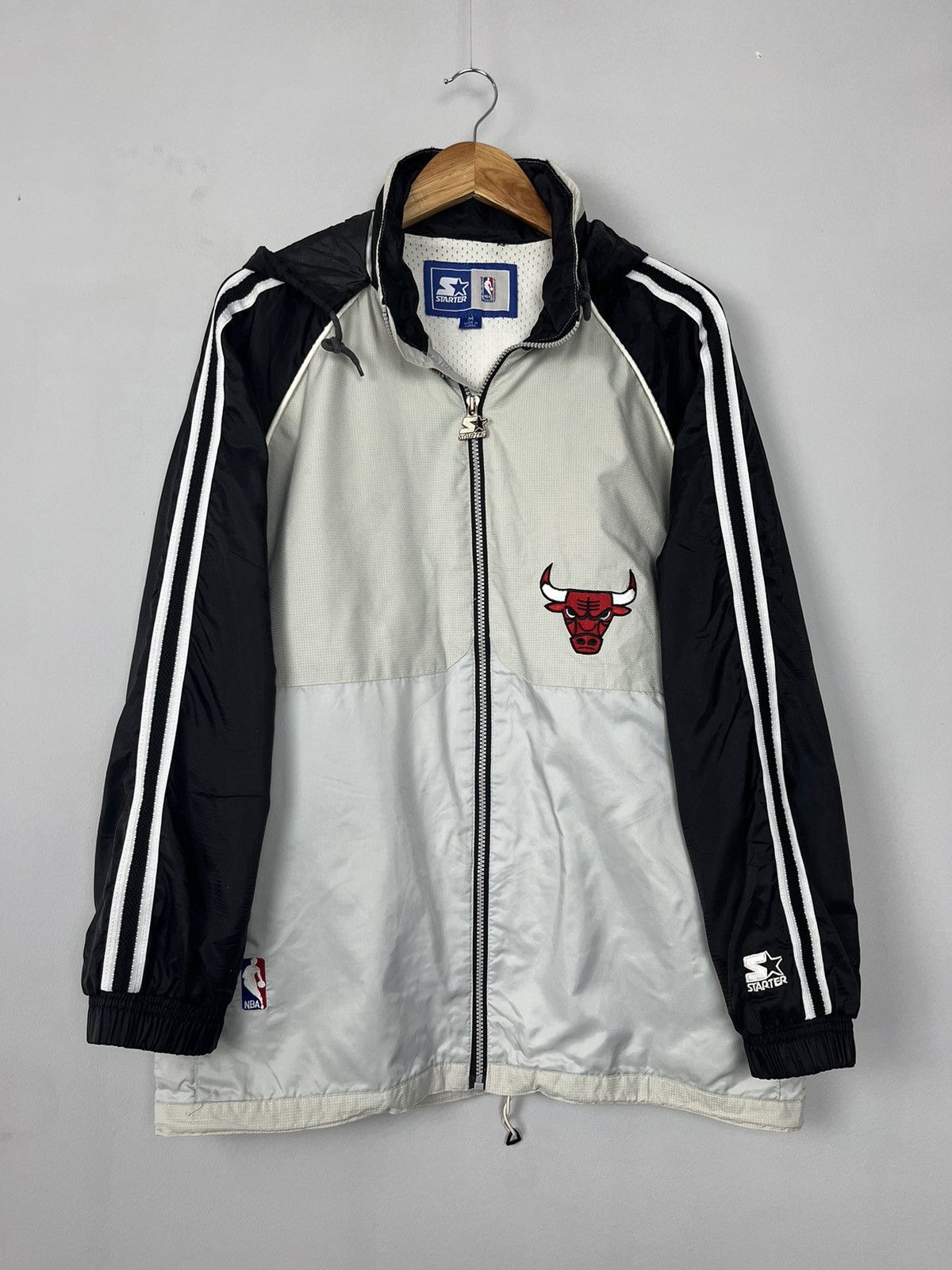 NBA × Starter × Vintage Starter NBA Chicago Bulls Retro Full Zip Nylon Jacket Korea Size US M / EU 48-50 / 2 - 2 Thumbnail