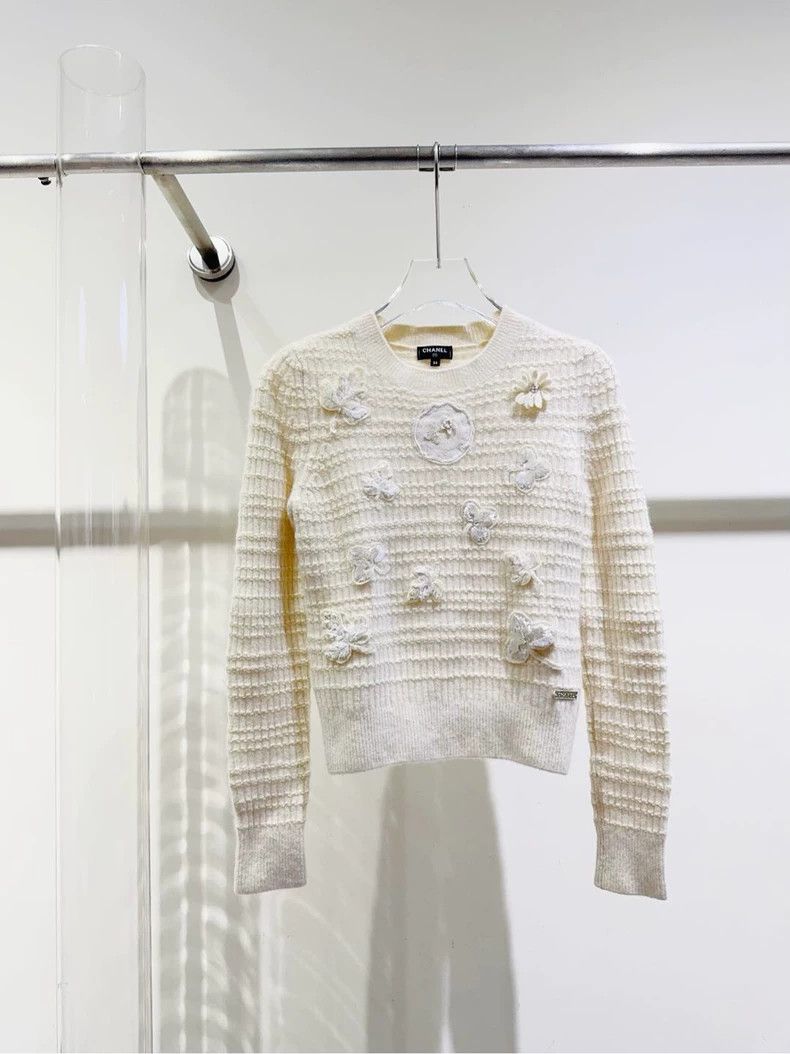 Chanel Chanel Sweater with Floral Embroidery Design - dmc Size US S / EU 44-46 / 1 - 1 Thumbnail