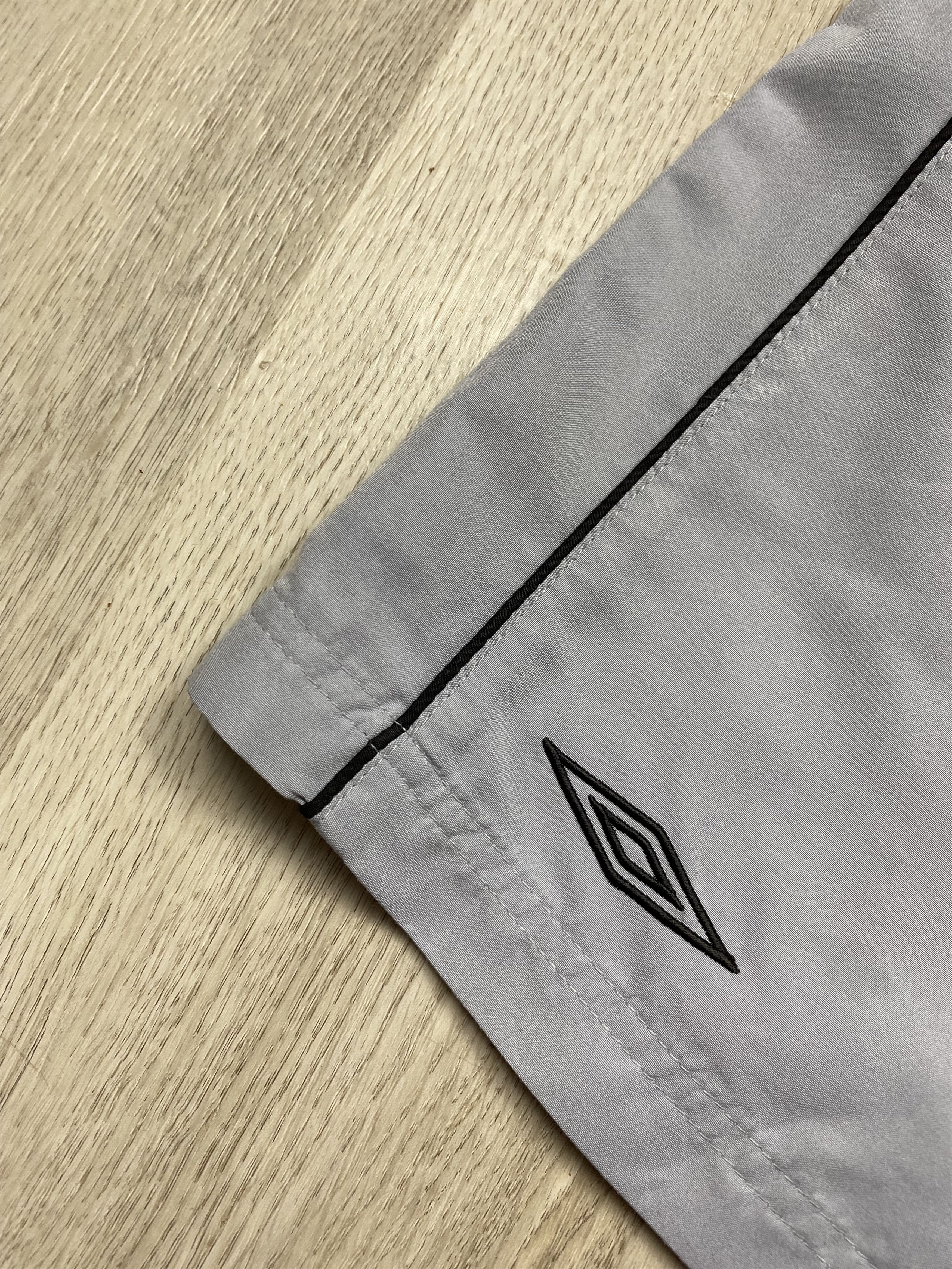 Umbro Umbro Vintage Mens Shorts Y2K Size US 34 / EU 50 - 4 Thumbnail