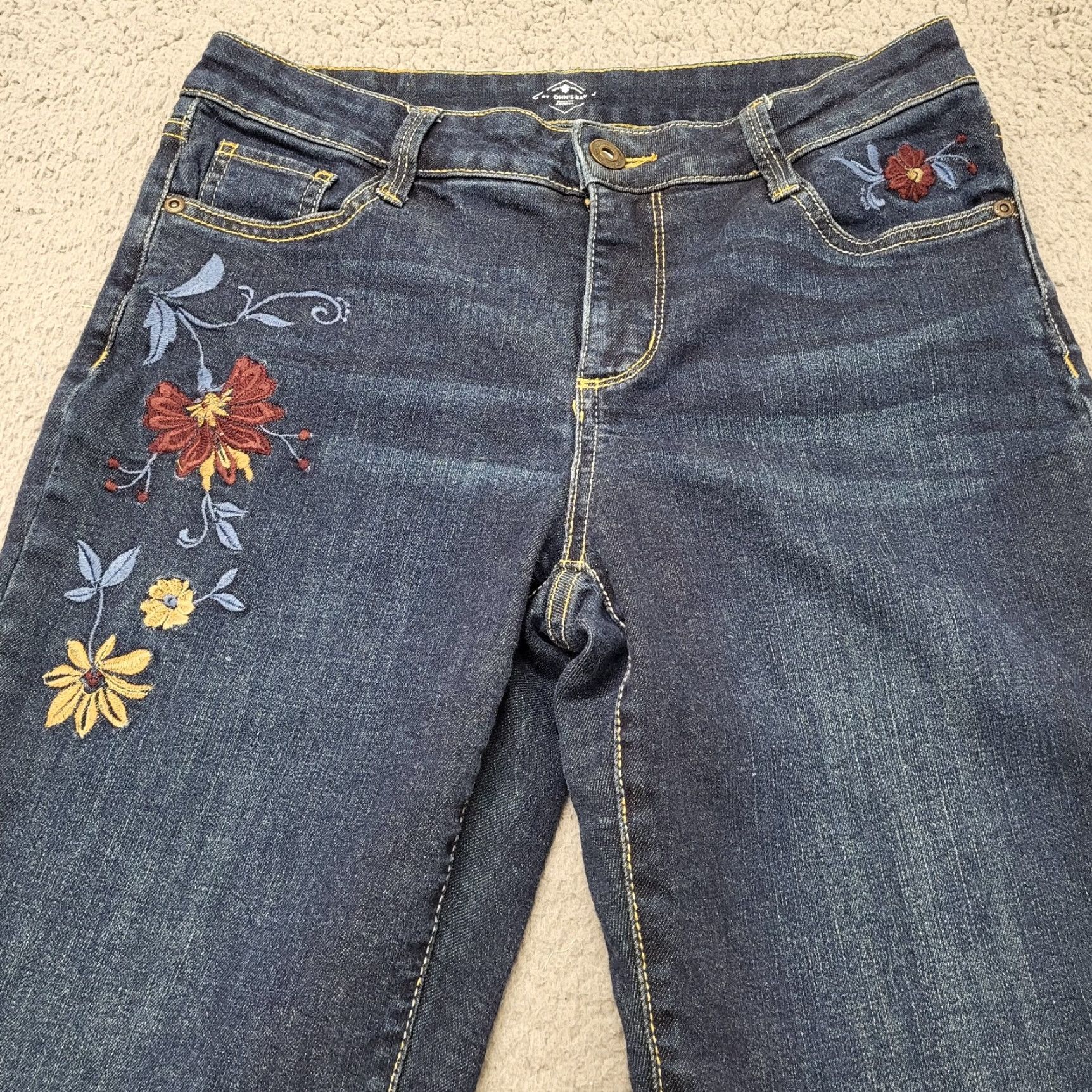Vintage St. John's Bay Jeans Women's Size 4 Blue Tapered Leg Dark Embroidered Floral Size 27" / US 4 / IT 40 - 6 Thumbnail