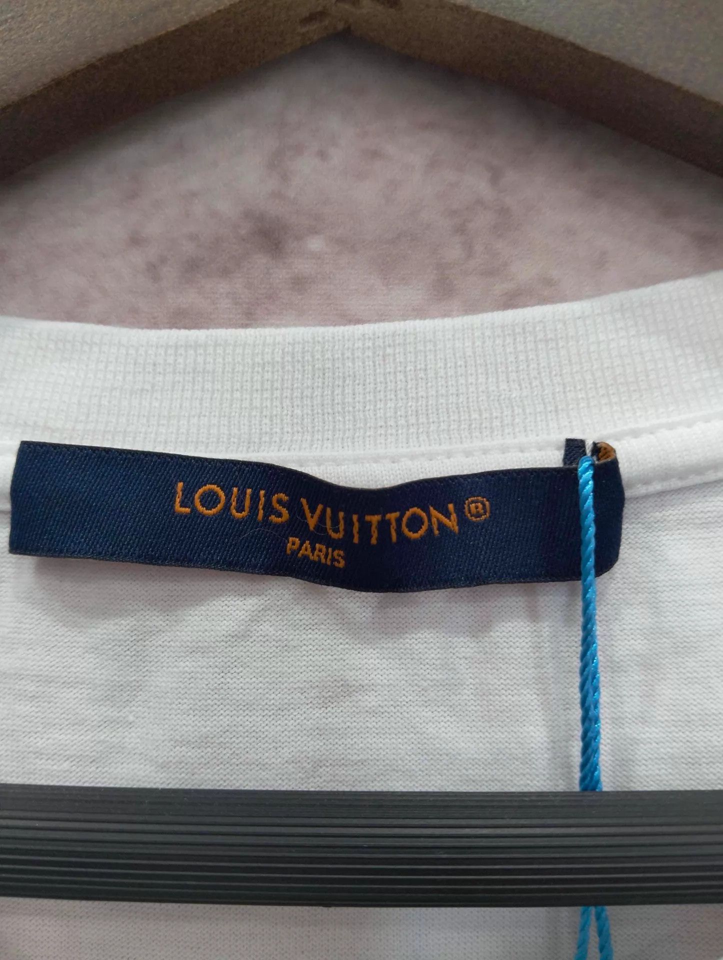 Louis Vuitton LV white chest logo short sleeve M Size US M / EU 48-50 / 2 - 3 Thumbnail