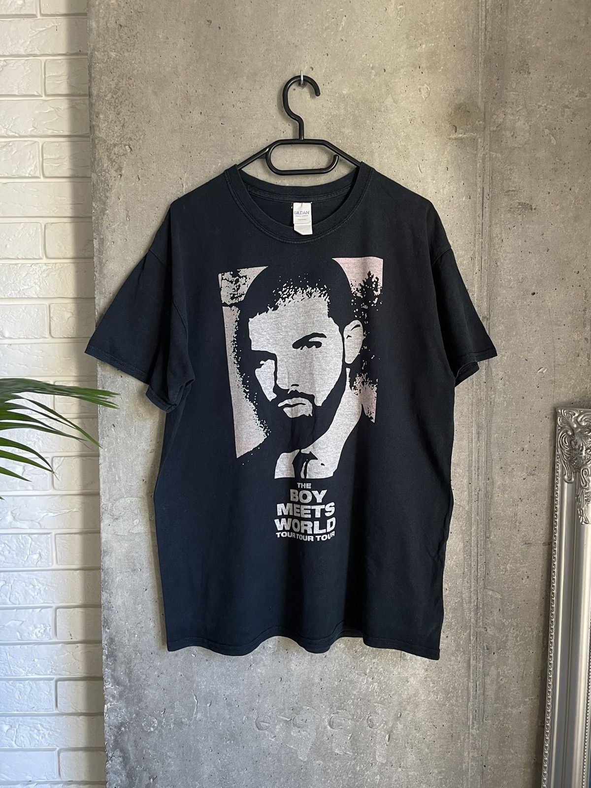 Band Tees DRAKE THE BOY MEETS WORLD TOUR FADED BOXY RAP T SHIRT Y2k Size US L / EU 52-54 / 3 - 1 Thumbnail